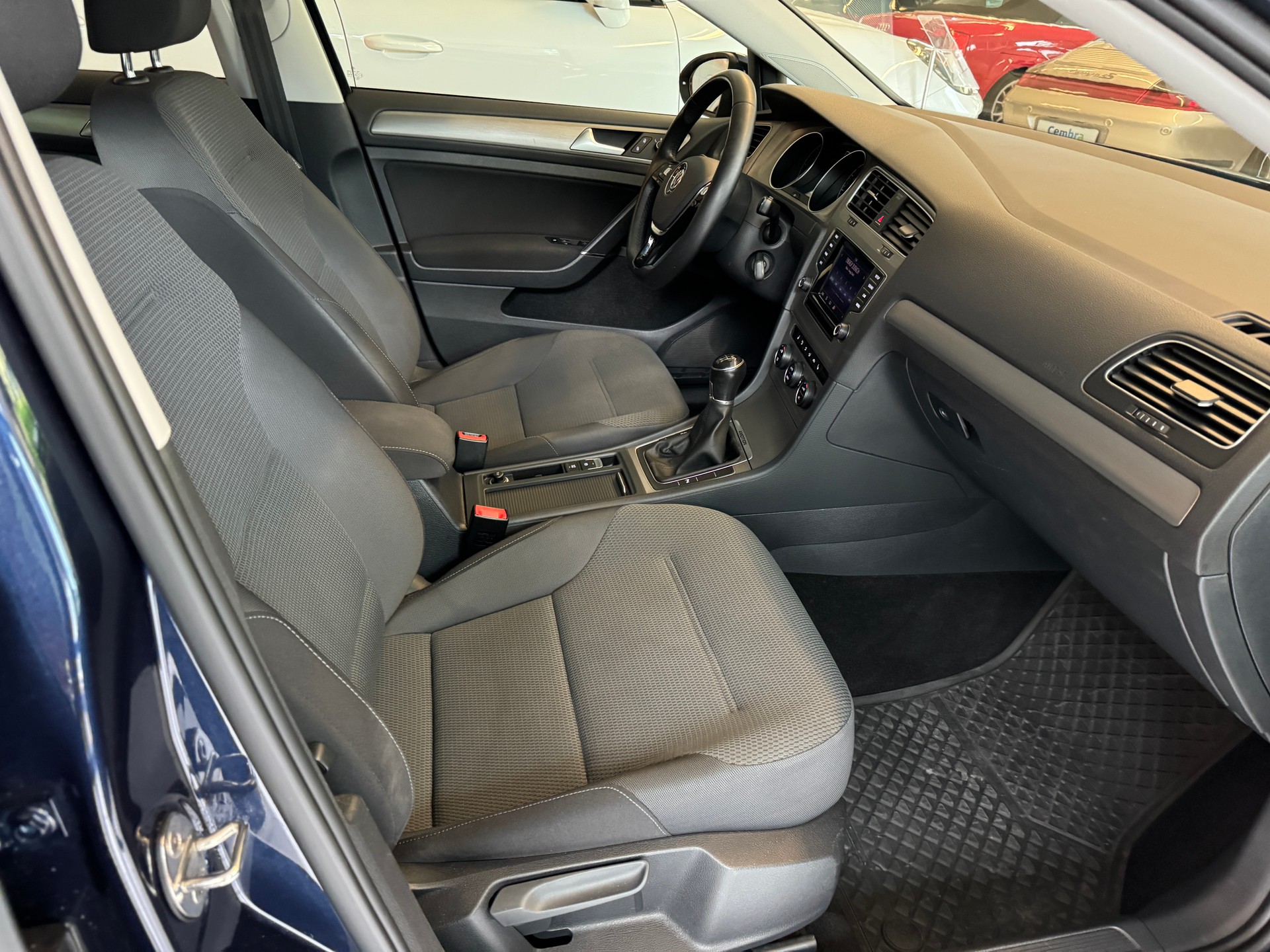 VW Golf 1.6 TDI Comfortline 4Motion 🇨🇭-image-9