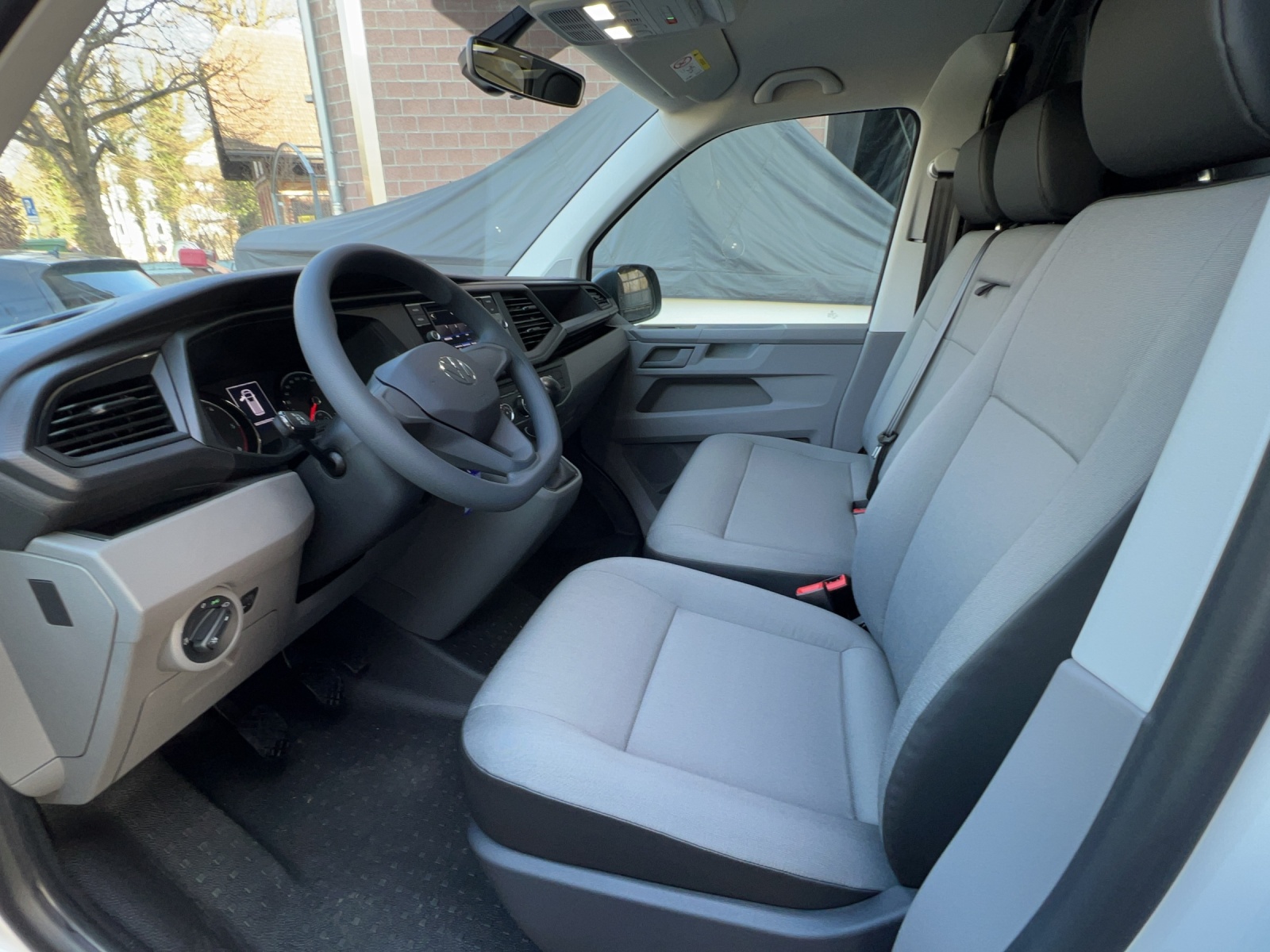 VW T6.1 2.0 TDI Entry-image-6