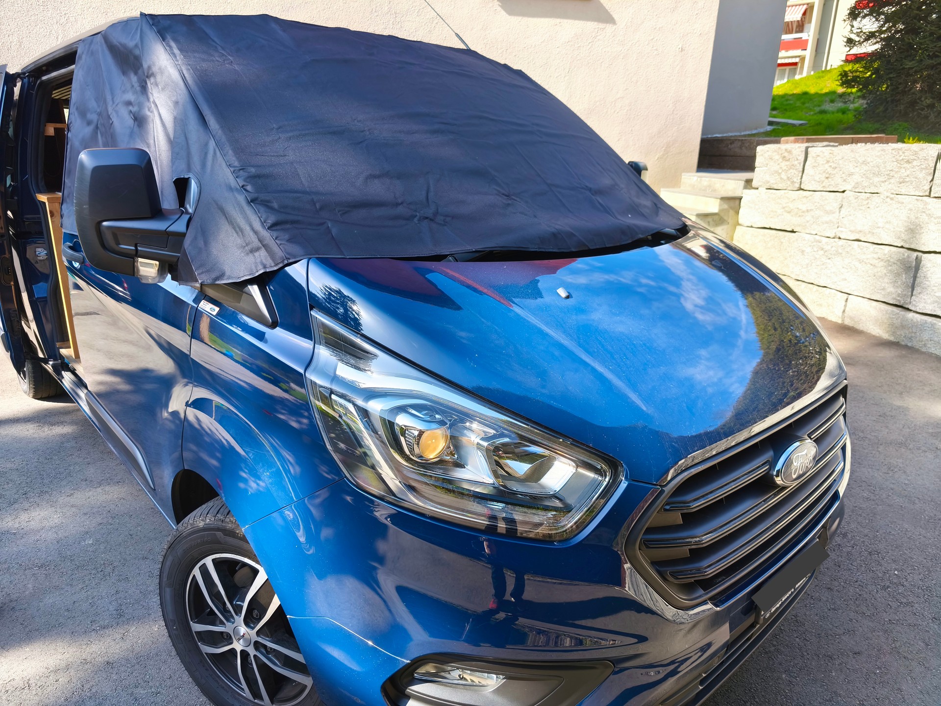 FORD Transit Custom Van 300 L2H1 Limited A-image-2