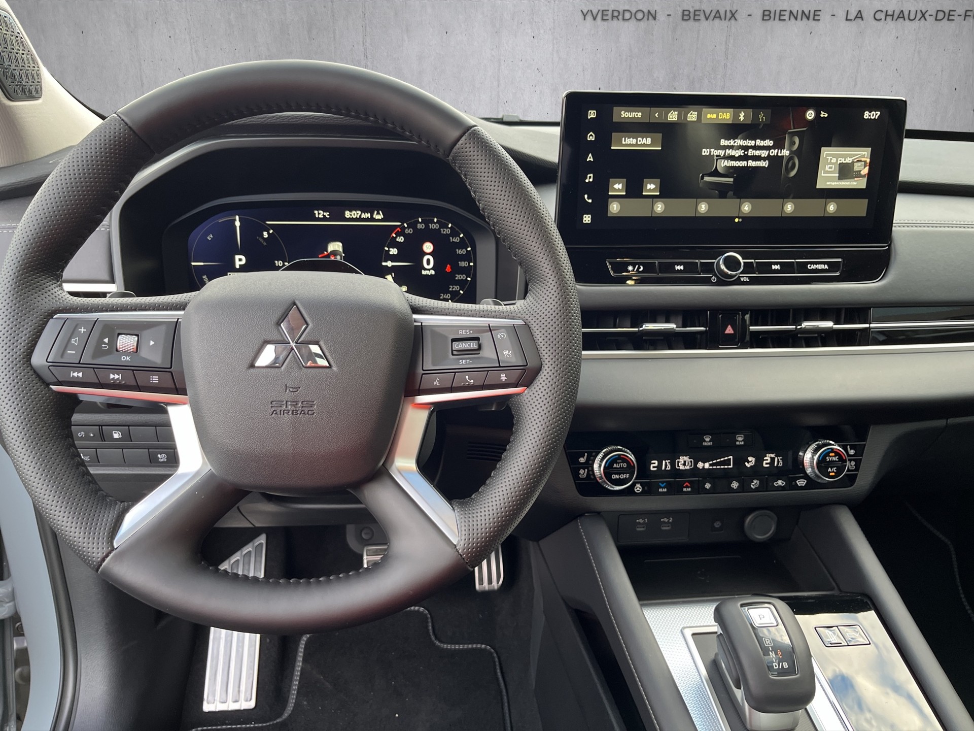 MITSUBISHI OUTLANDER 2.4 PHEV Instyle 4x4-image-8