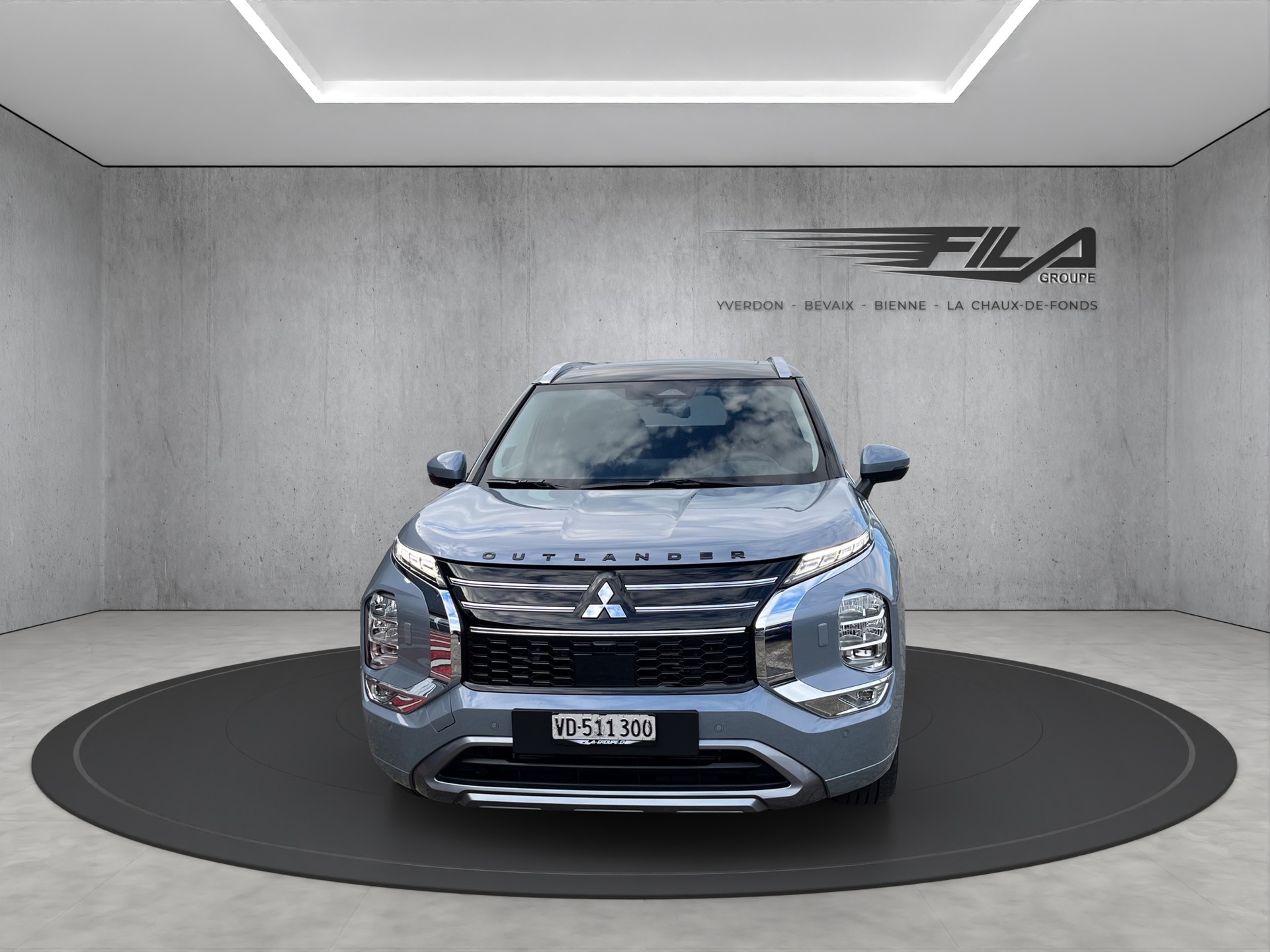 MITSUBISHI OUTLANDER 2.4 PHEV Instyle 4x4-image-1