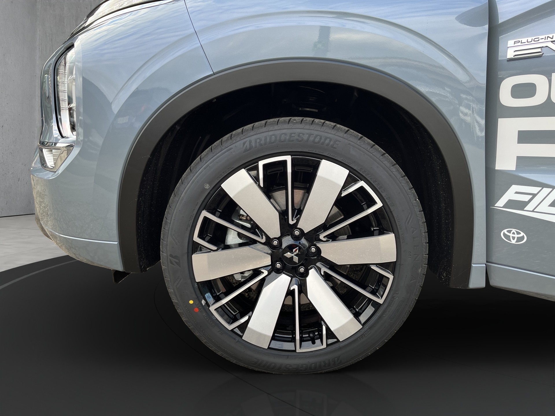 MITSUBISHI OUTLANDER 2.4 PHEV Instyle 4x4-image-13