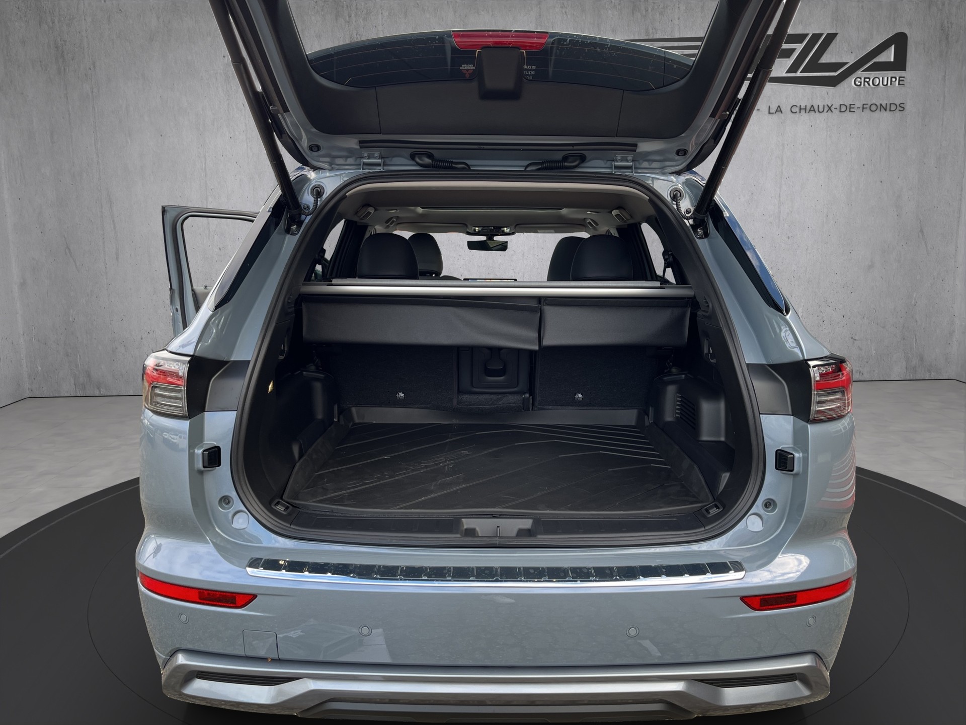 MITSUBISHI OUTLANDER 2.4 PHEV Instyle 4x4-image-12
