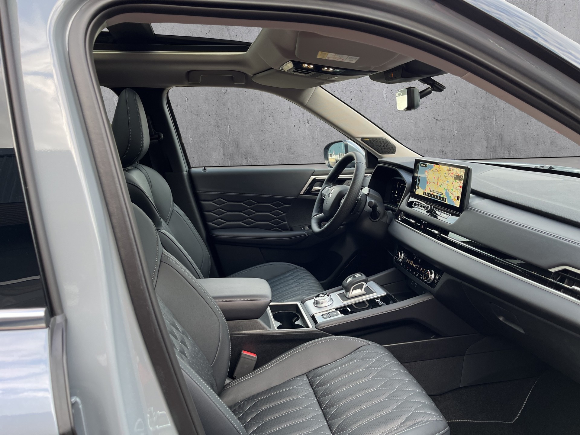 MITSUBISHI OUTLANDER 2.4 PHEV Instyle 4x4-image-10
