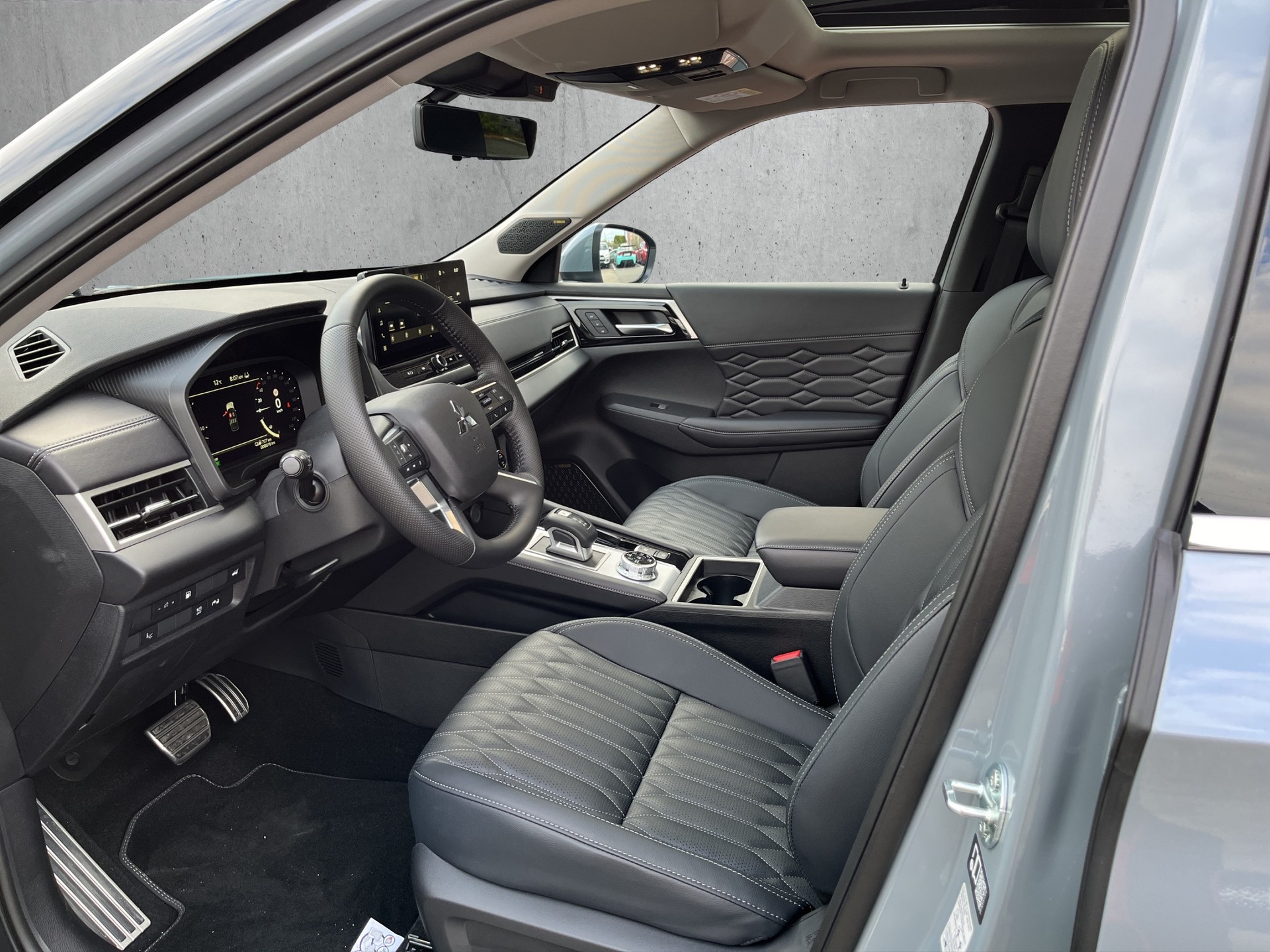 MITSUBISHI OUTLANDER 2.4 PHEV Instyle 4x4-image-6