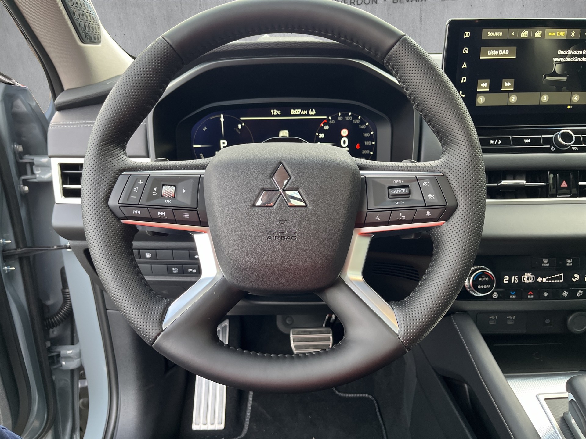 MITSUBISHI OUTLANDER 2.4 PHEV Instyle 4x4-image-7