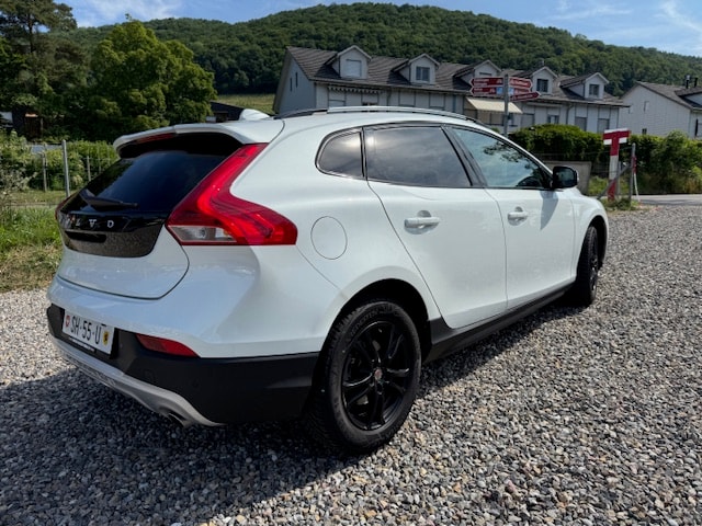 VOLVO V40 Cross Country D3 Summum Geartronic-image-3