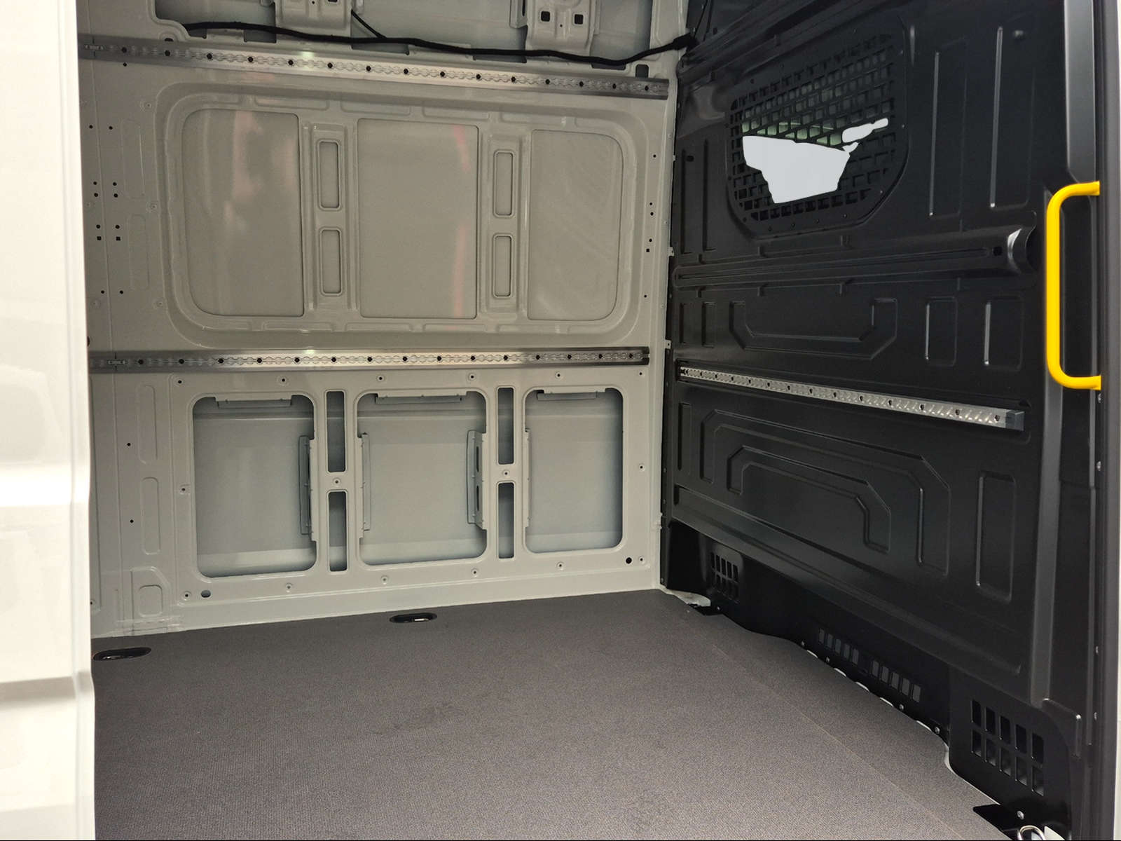 VW Crafter 35 2.0 BiTDI L4 4Motion A-image-7