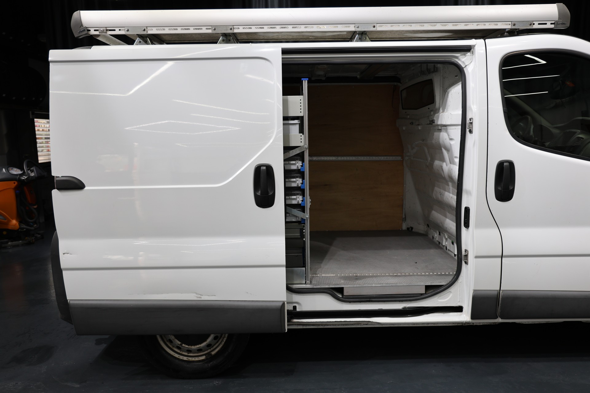 RENAULT Trafic 2.0 dCi 115 2.9t L2H1 ̈Klima Sortimo-showroom-element-3