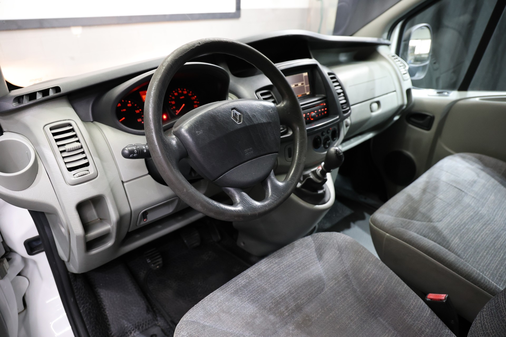 RENAULT Trafic 2.0 dCi 115 2.9t L2H1 ̈Klima Sortimo-image-8