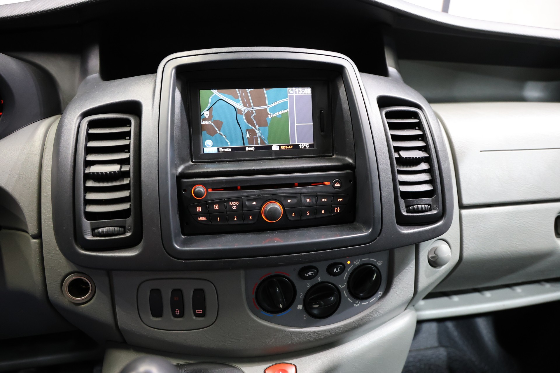 RENAULT Trafic 2.0 dCi 115 2.9t L2H1 ̈Klima Sortimo-image-9