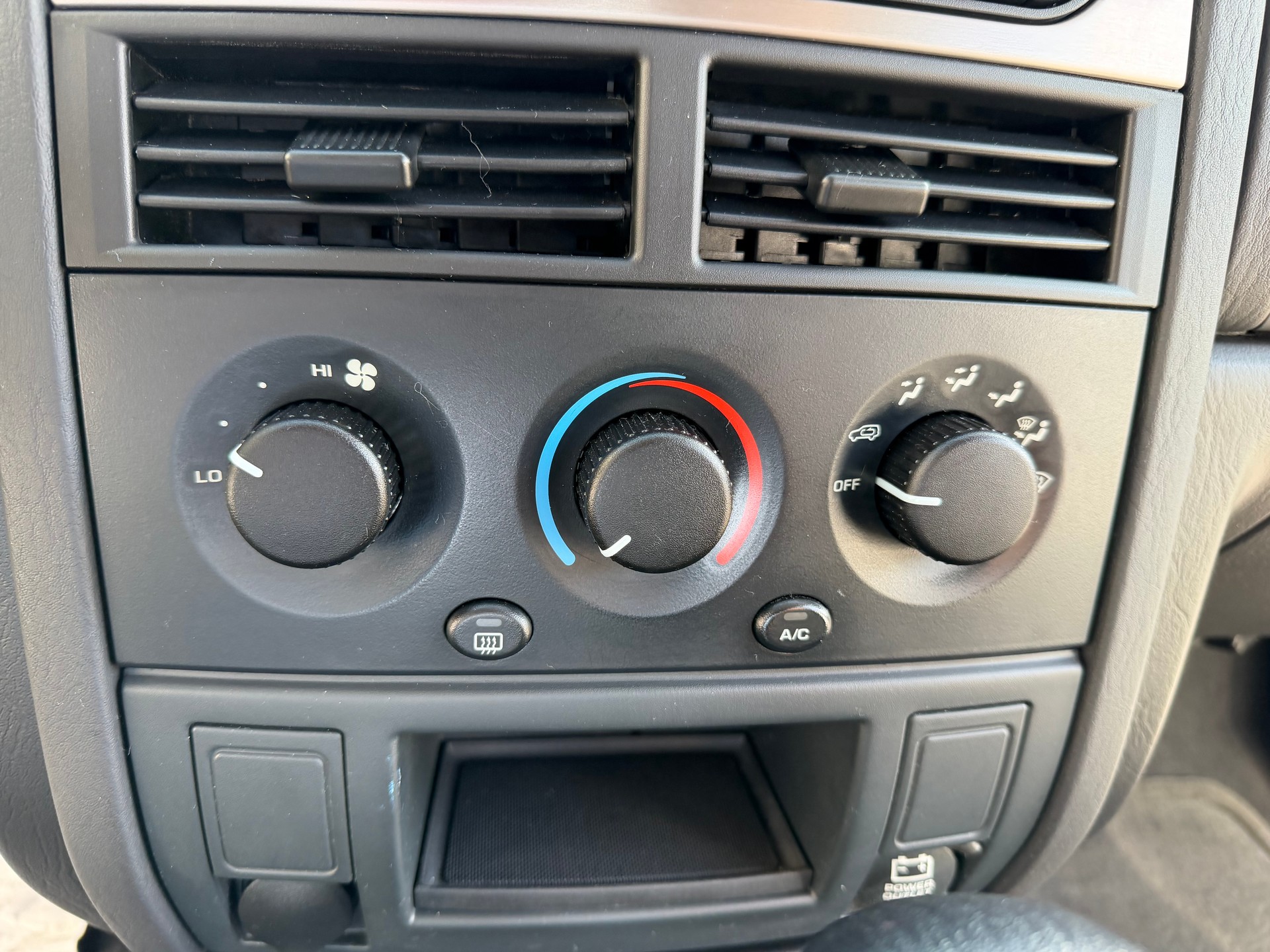 JEEP CHEROKEE 4.0 — 4x4-image-34