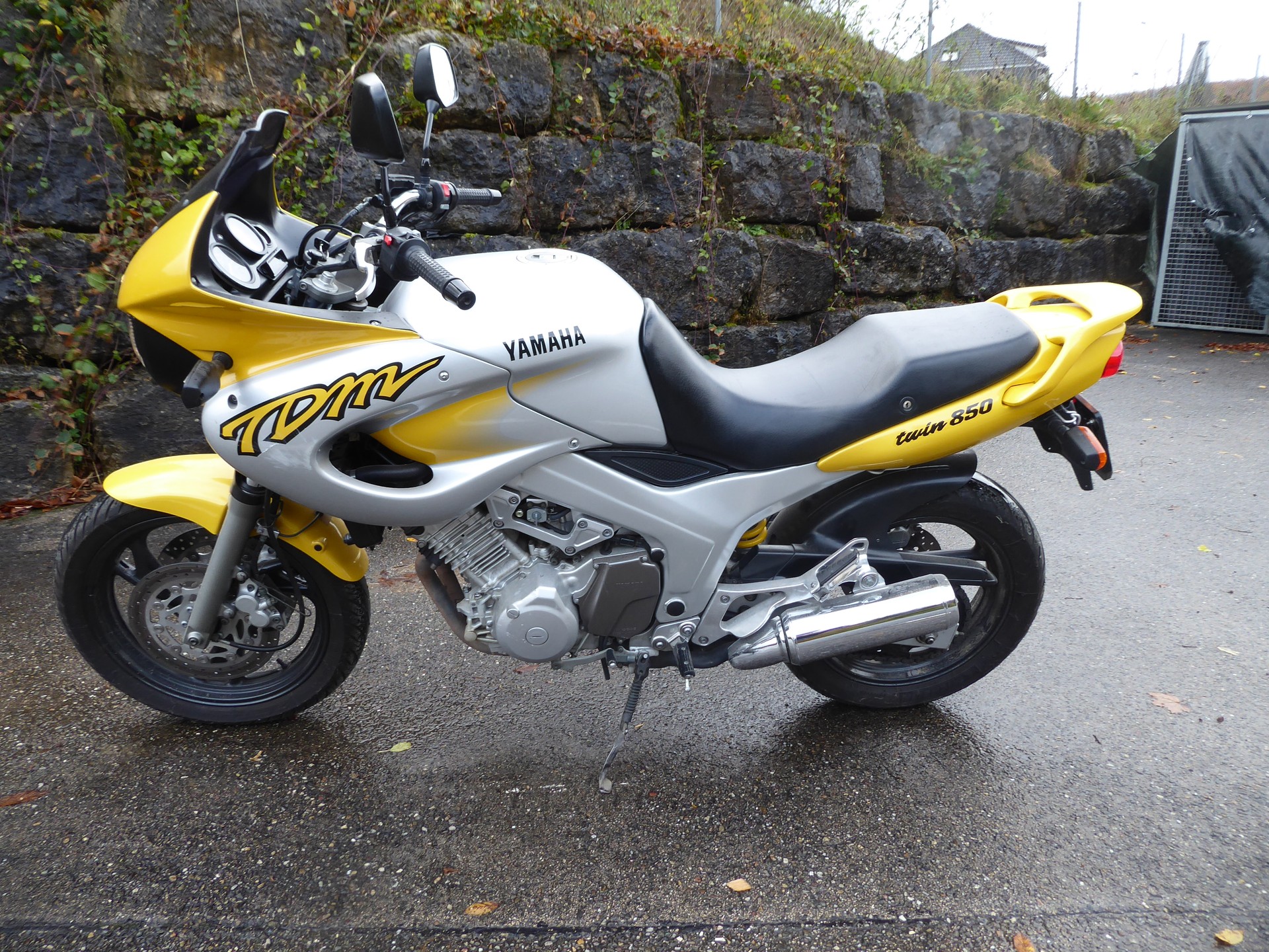 YAMAHA TDM 850-showroom-element-2