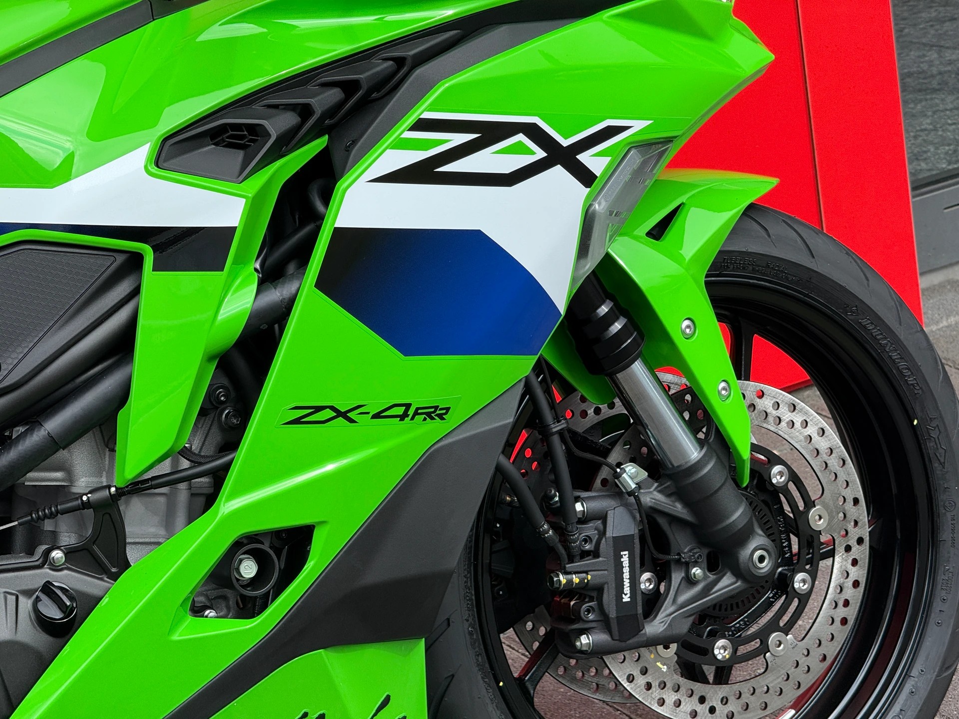 KAWASAKI Ninja ZX-4RR-showroom-element-3