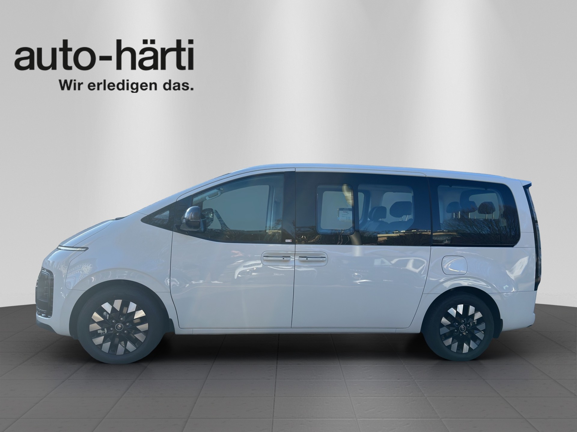 HYUNDAI Staria Pr. 1.6 HEV Amplia-showroom-element-1