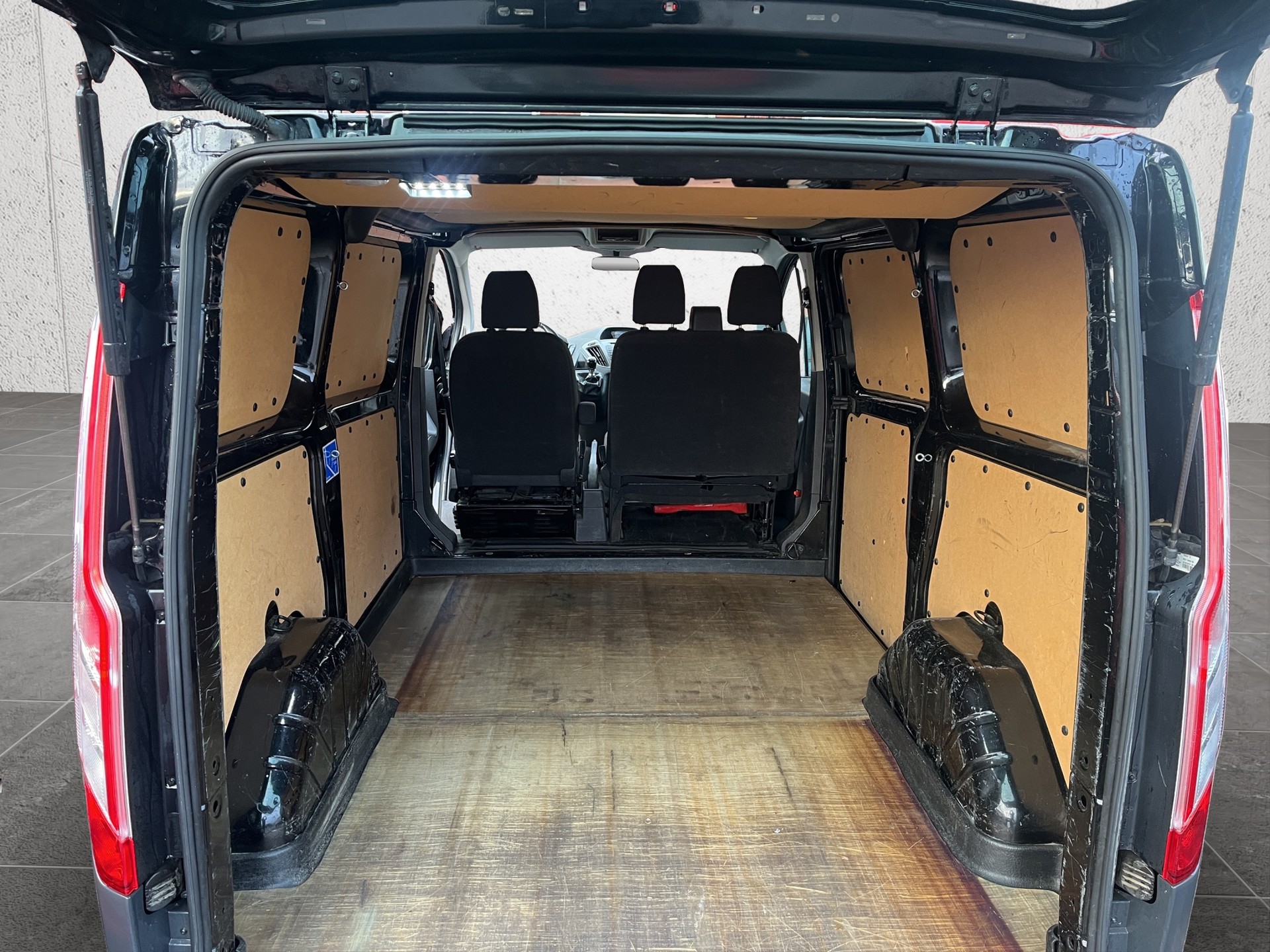 FORD Transit Custom Van 250 L1H1 Level 3-image-5