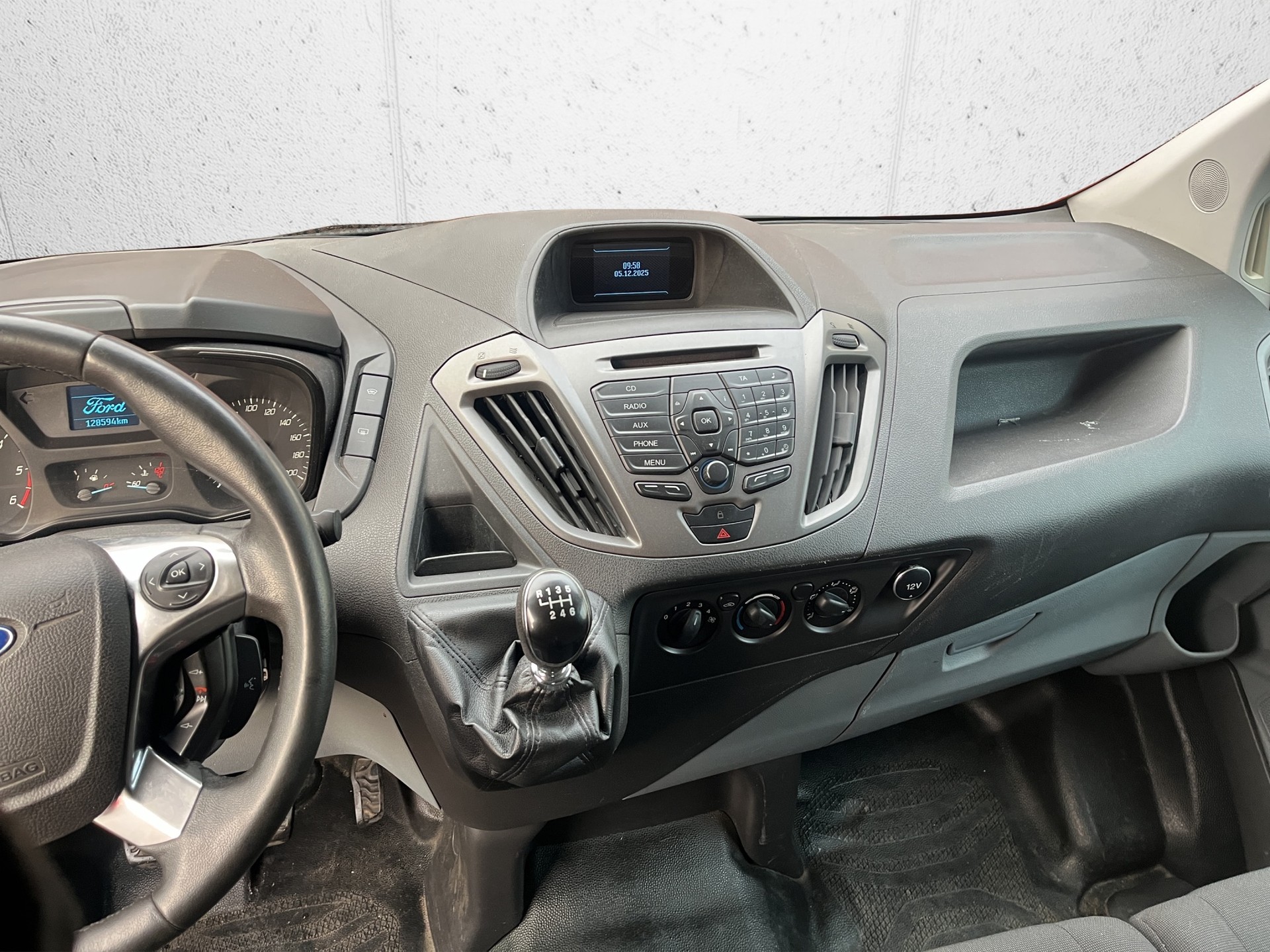 FORD Transit Custom Van 250 L1H1 Level 3-image-6