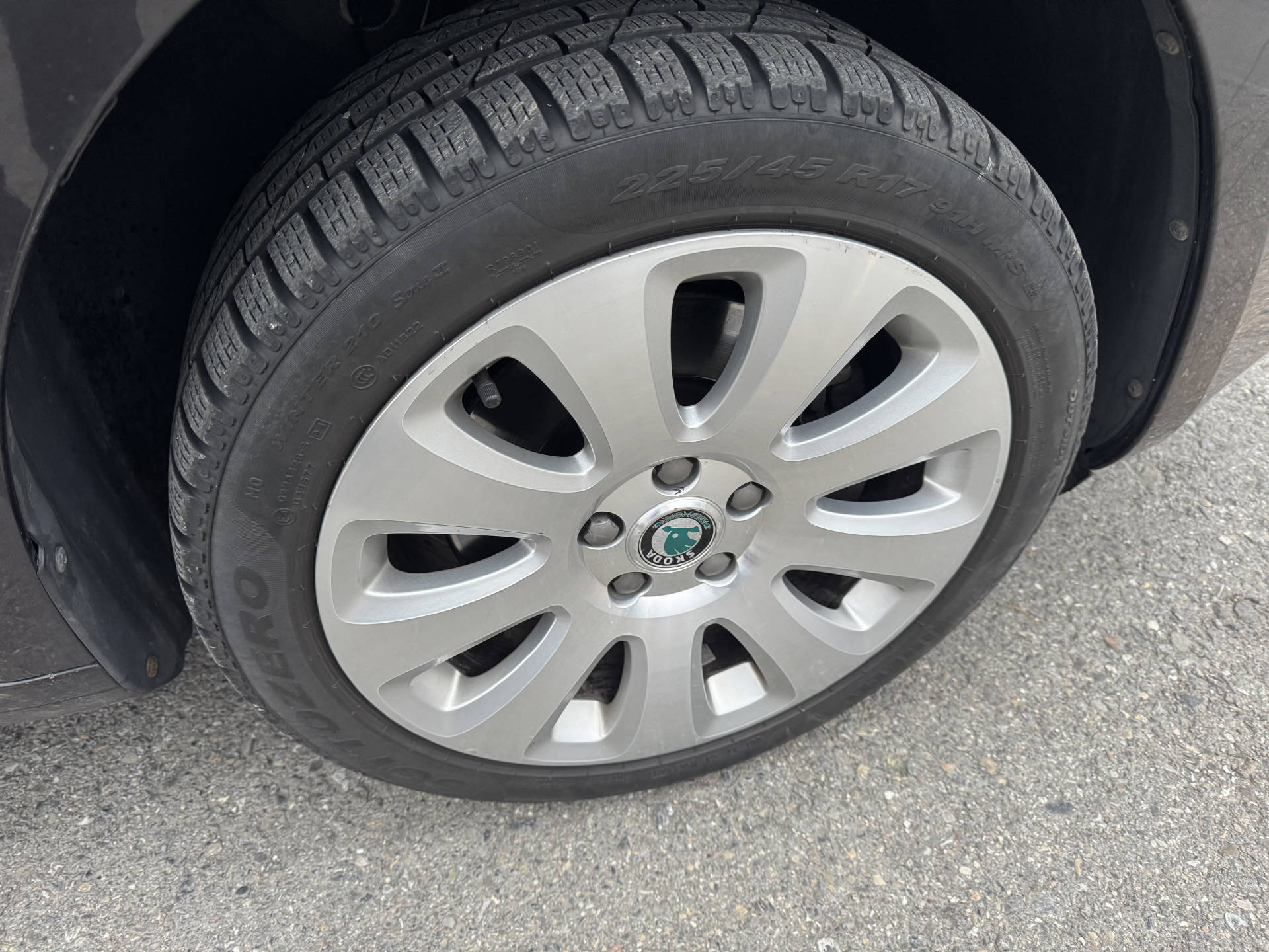 SKODA Superb Combi 1.8 TSI Elegance DSG-image-15
