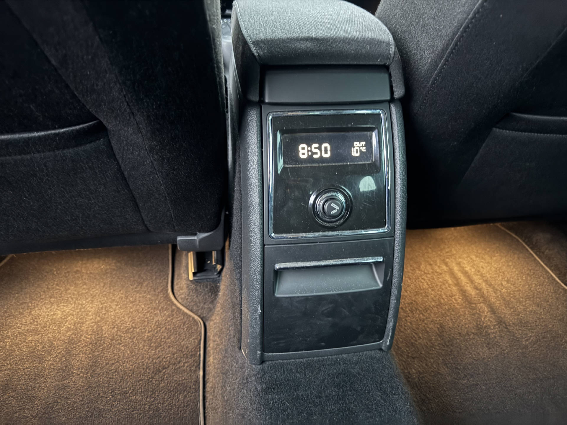 SKODA Superb Combi 1.8 TSI Elegance DSG-image-13