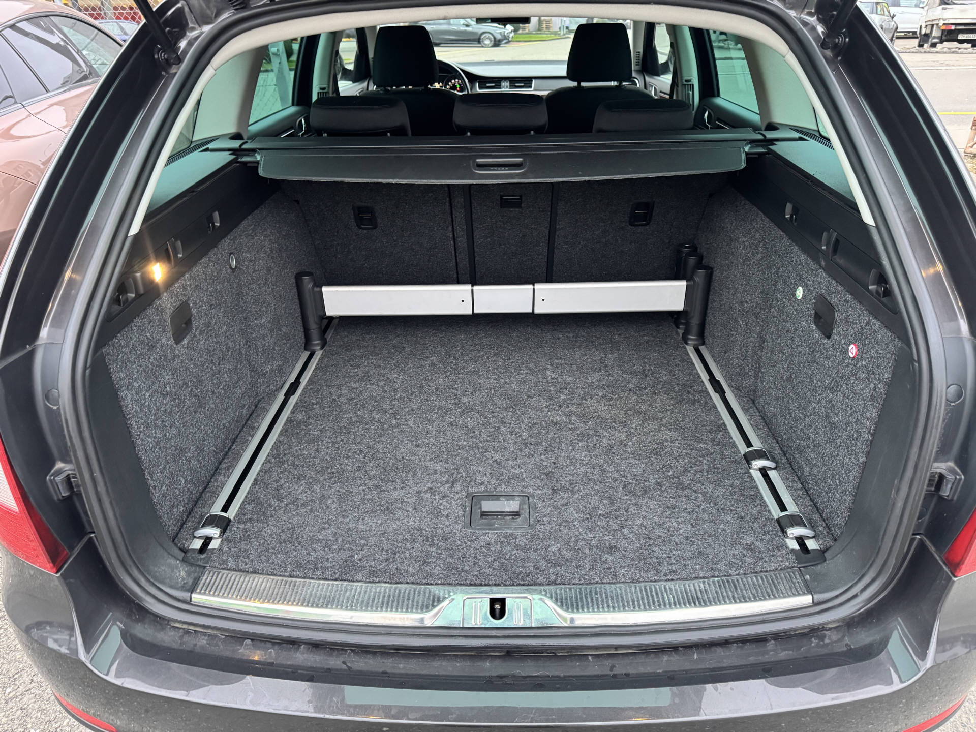 SKODA Superb Combi 1.8 TSI Elegance DSG-image-6
