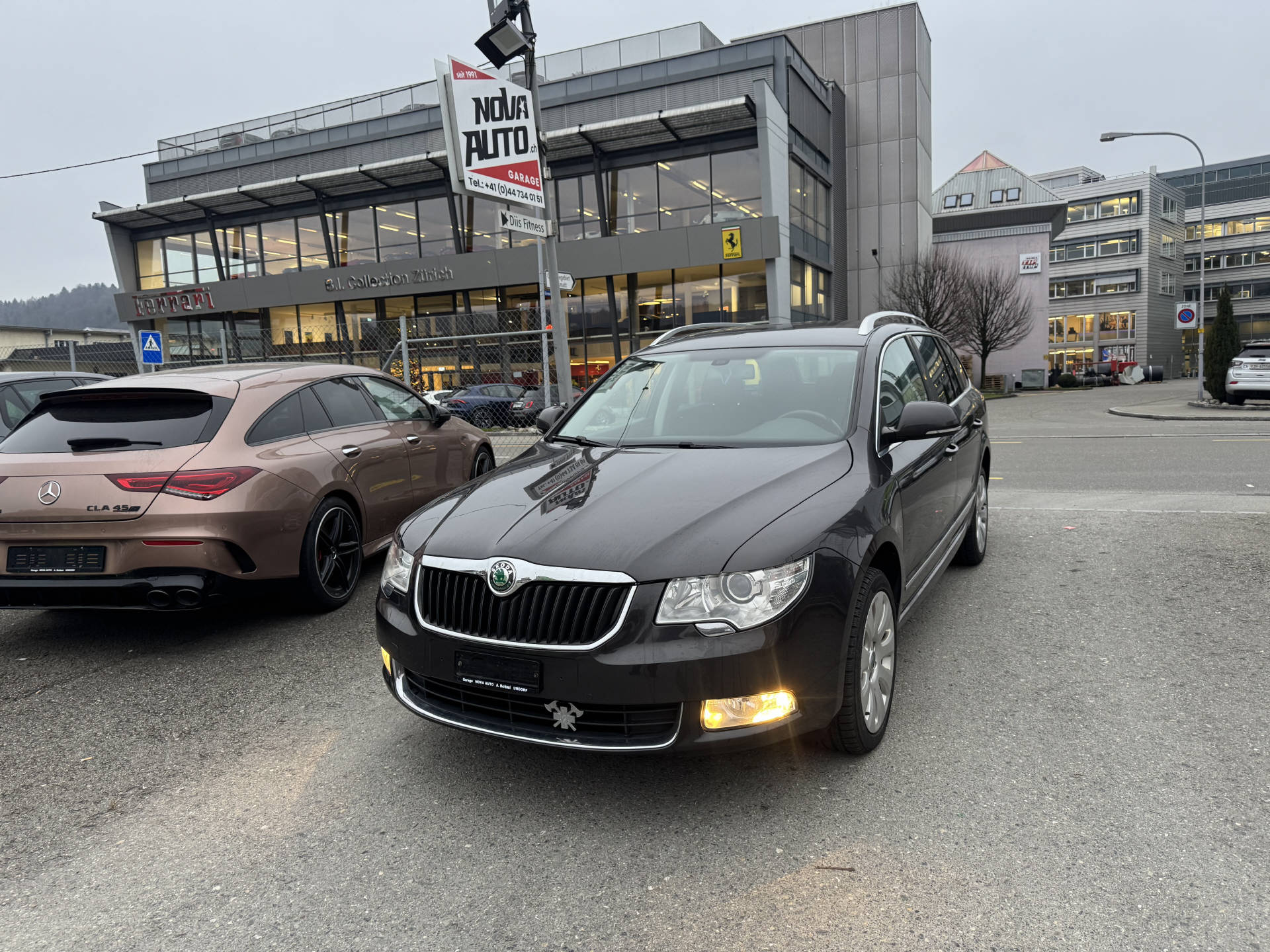 SKODA Superb Combi 1.8 TSI Elegance DSG-image-1
