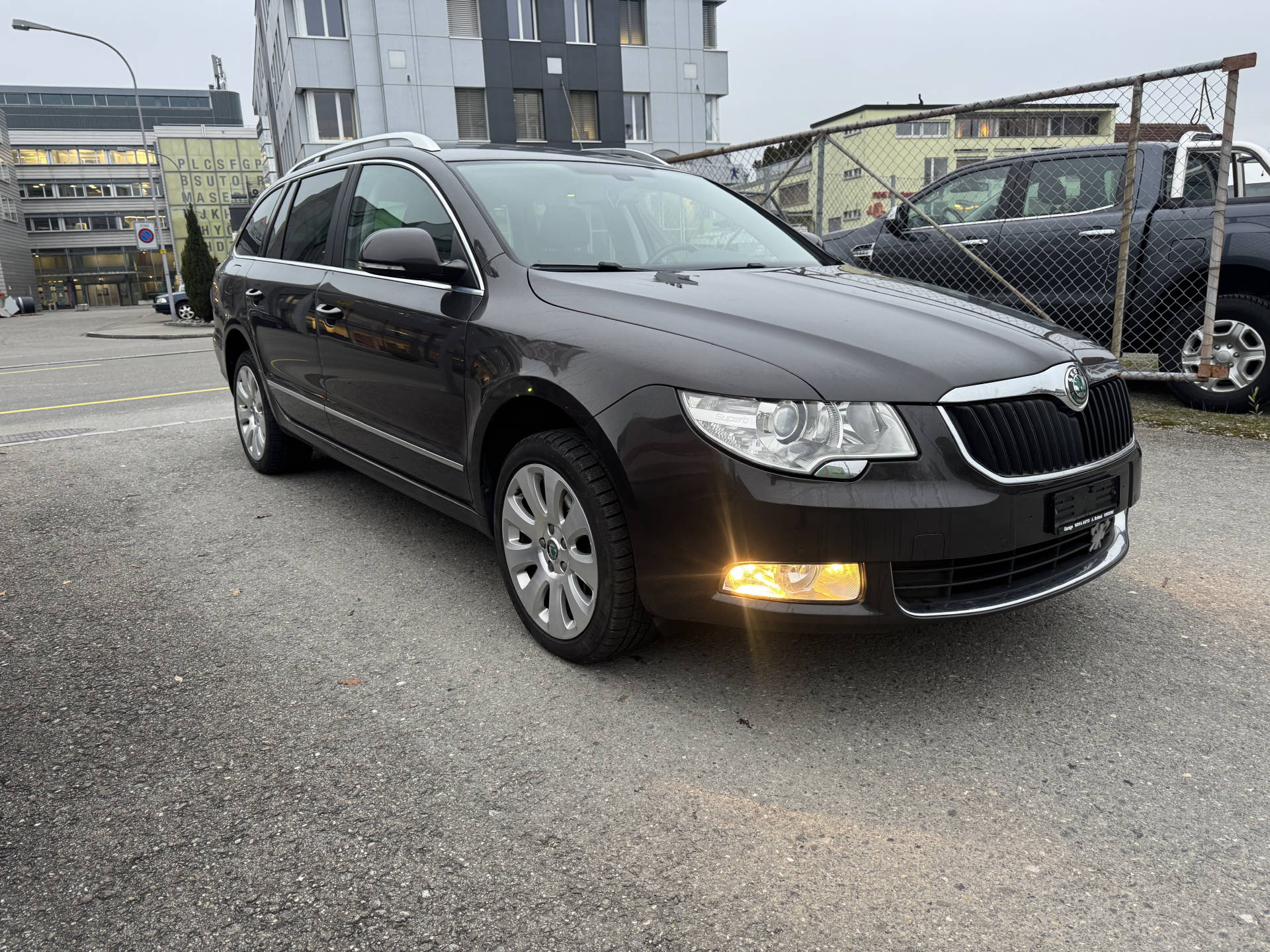 SKODA Superb Combi 1.8 TSI Elegance DSG-image-2
