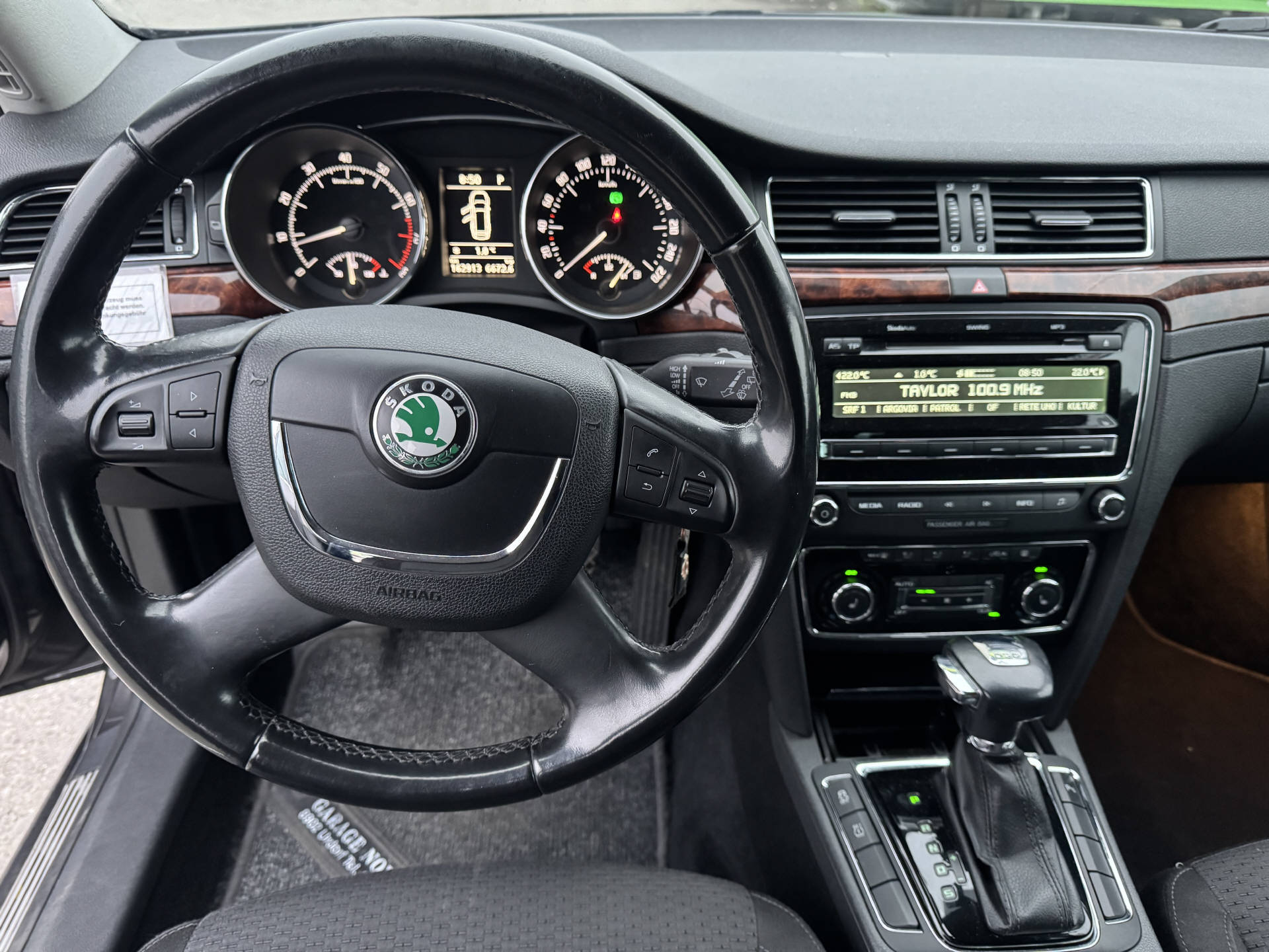 SKODA Superb Combi 1.8 TSI Elegance DSG-image-7