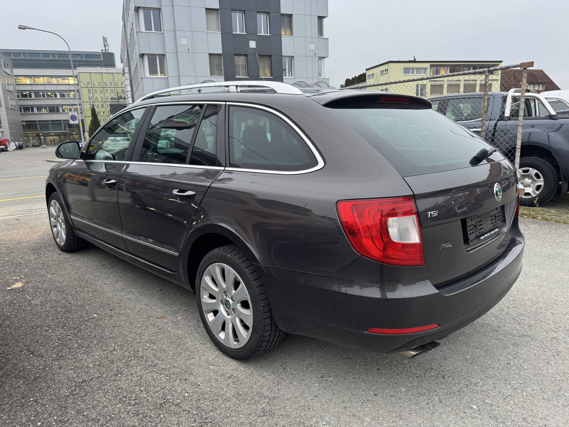 SKODA Superb Combi 1.8 TSI Elegance DSG-image-5