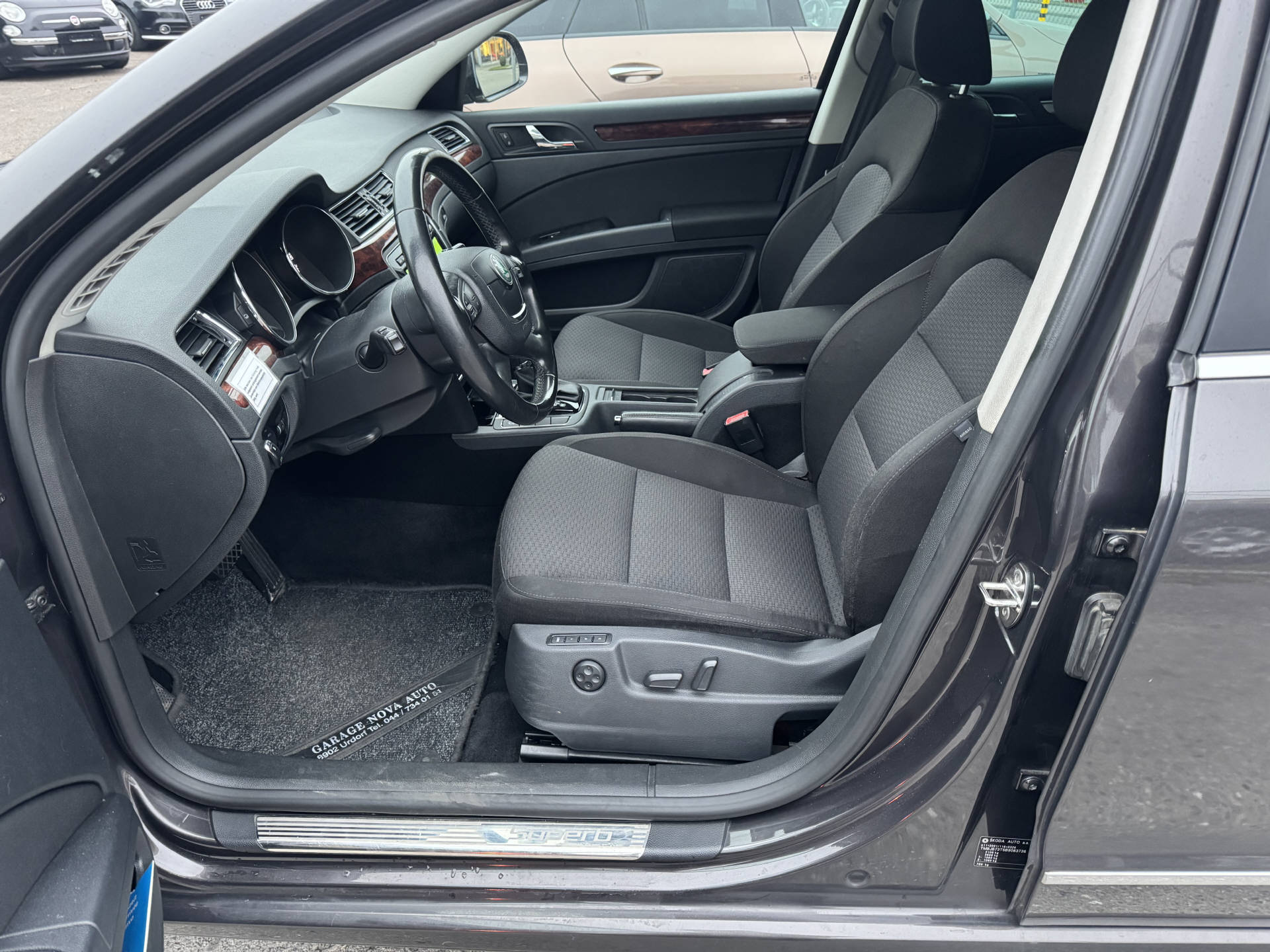SKODA Superb Combi 1.8 TSI Elegance DSG-image-8