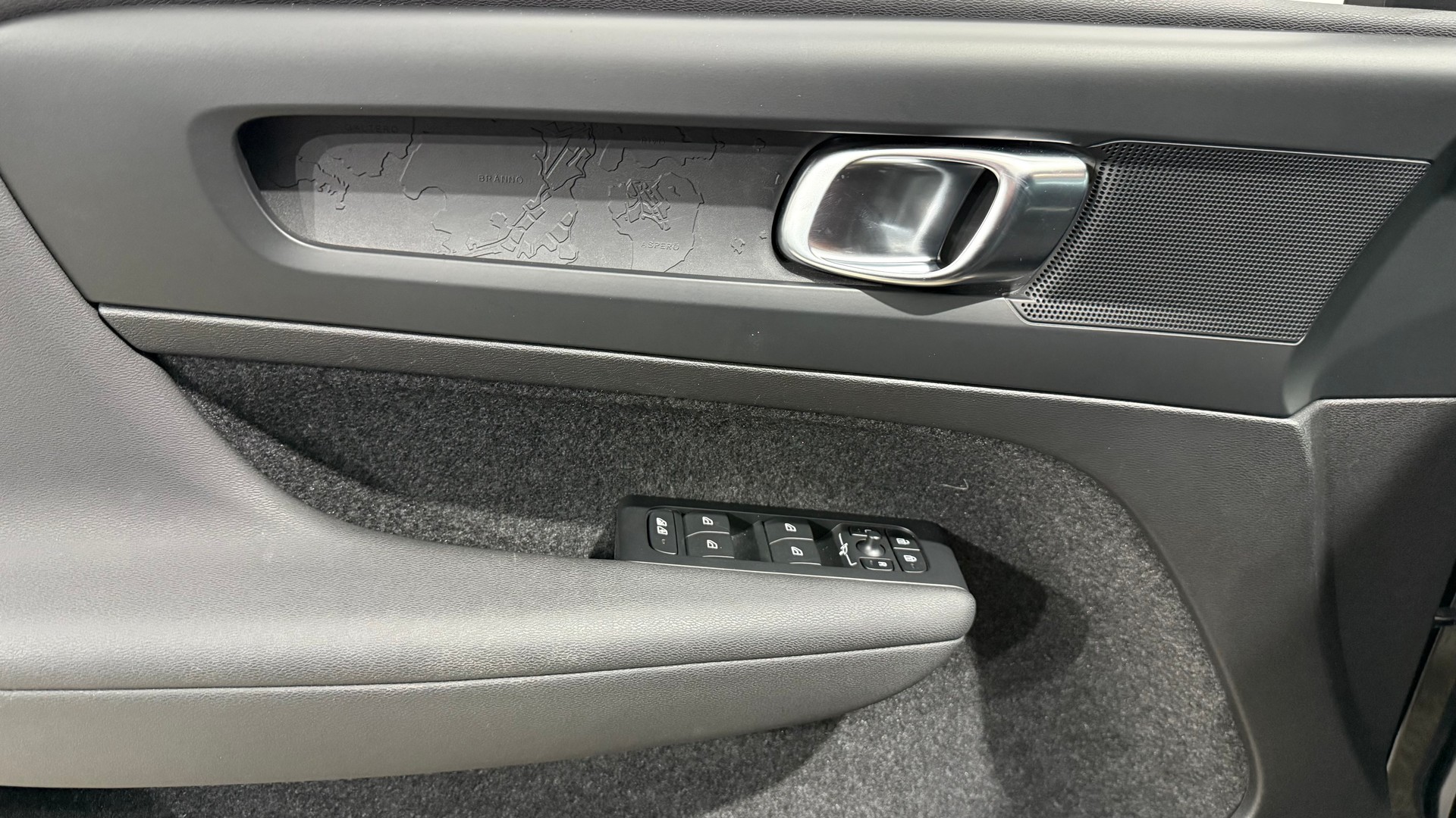 VOLVO XC40 P6 Core-image-11