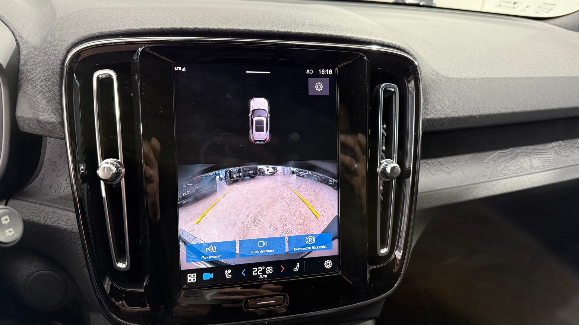 VOLVO XC40 P6 Core-image-8
