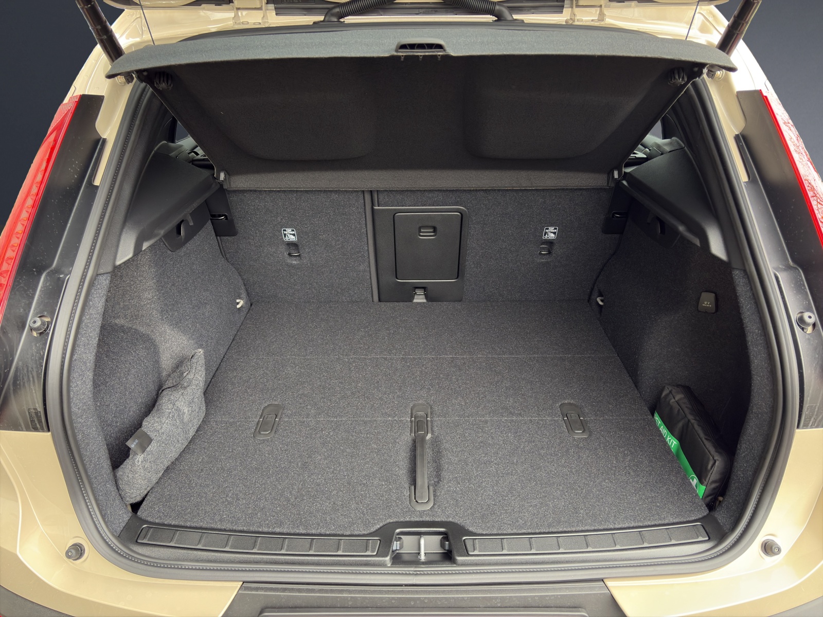 VOLVO XC40 B3 Benzin Mild Hybrid Xcite DCT-image-10