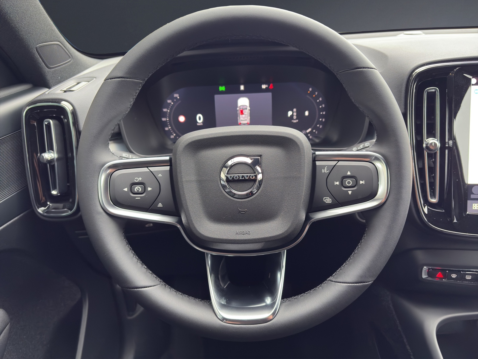 VOLVO XC40 B3 Benzin Mild Hybrid Xcite DCT-image-12