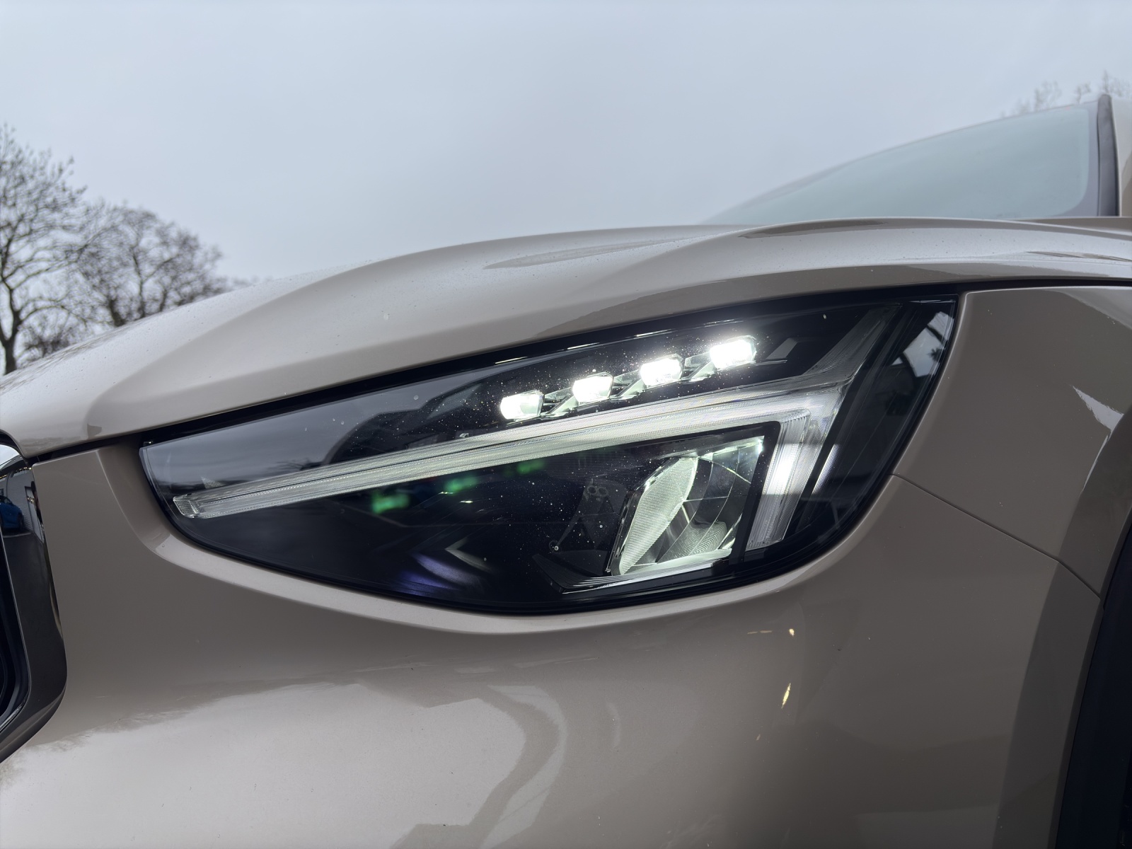 VOLVO XC40 B3 Benzin Mild Hybrid Xcite DCT-image-14