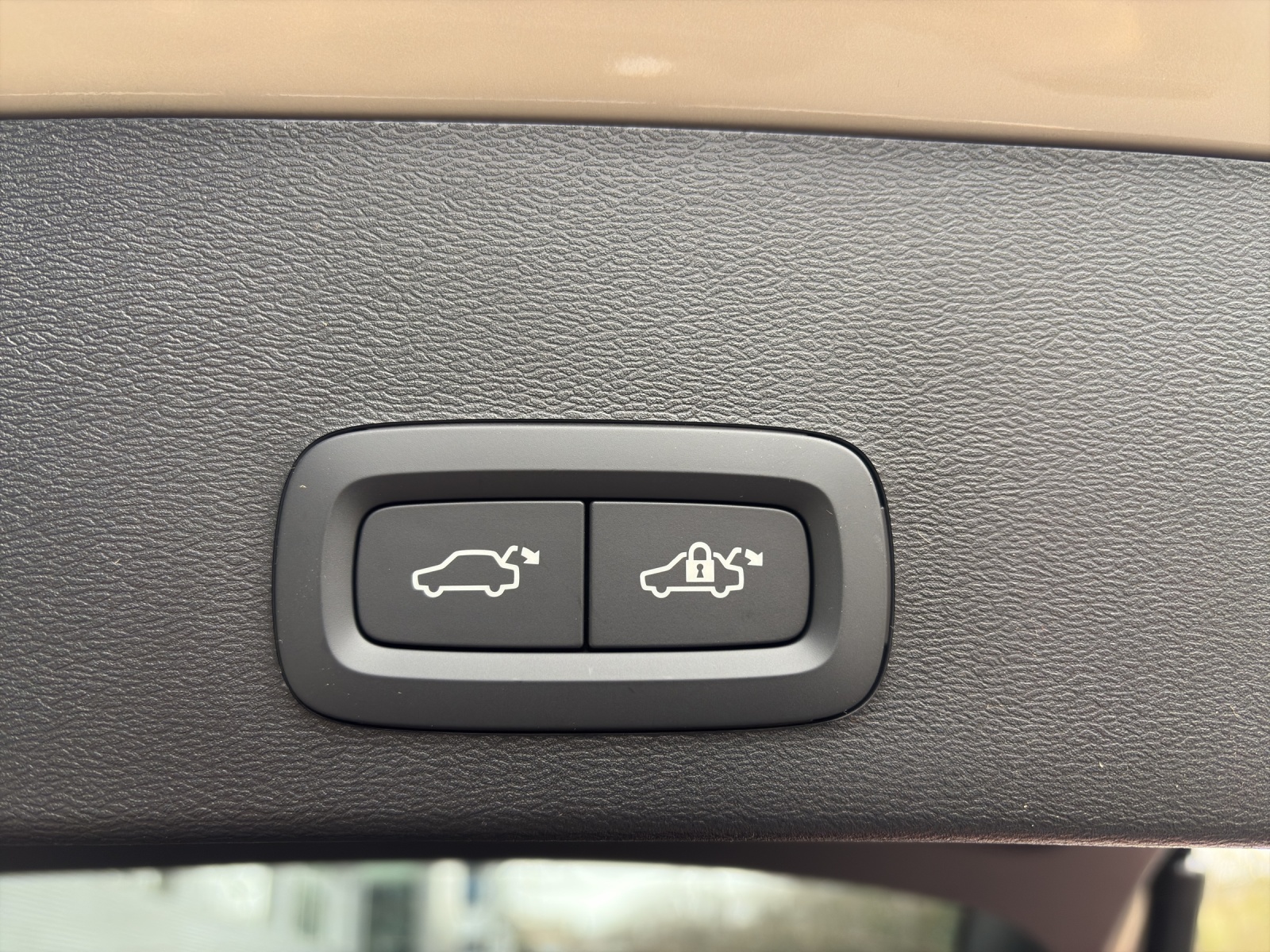 VOLVO XC40 B3 Benzin Mild Hybrid Xcite DCT-image-13