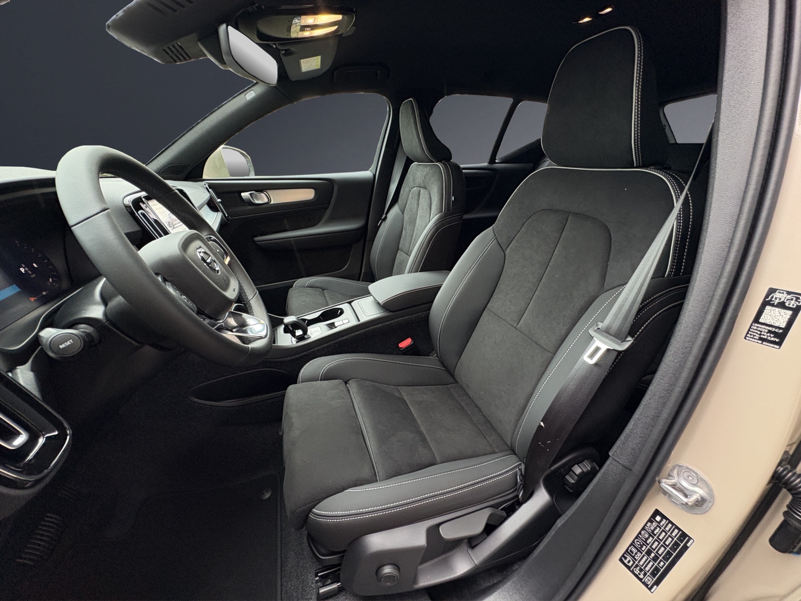 VOLVO XC40 B3 Benzin Mild Hybrid Xcite DCT-image-5