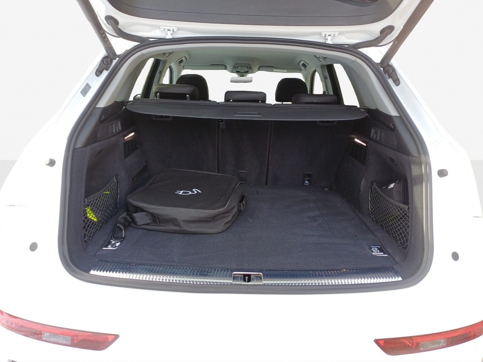 AUDI Q5 50 TFSI e PHEV S line quattro S-tronic-image-12
