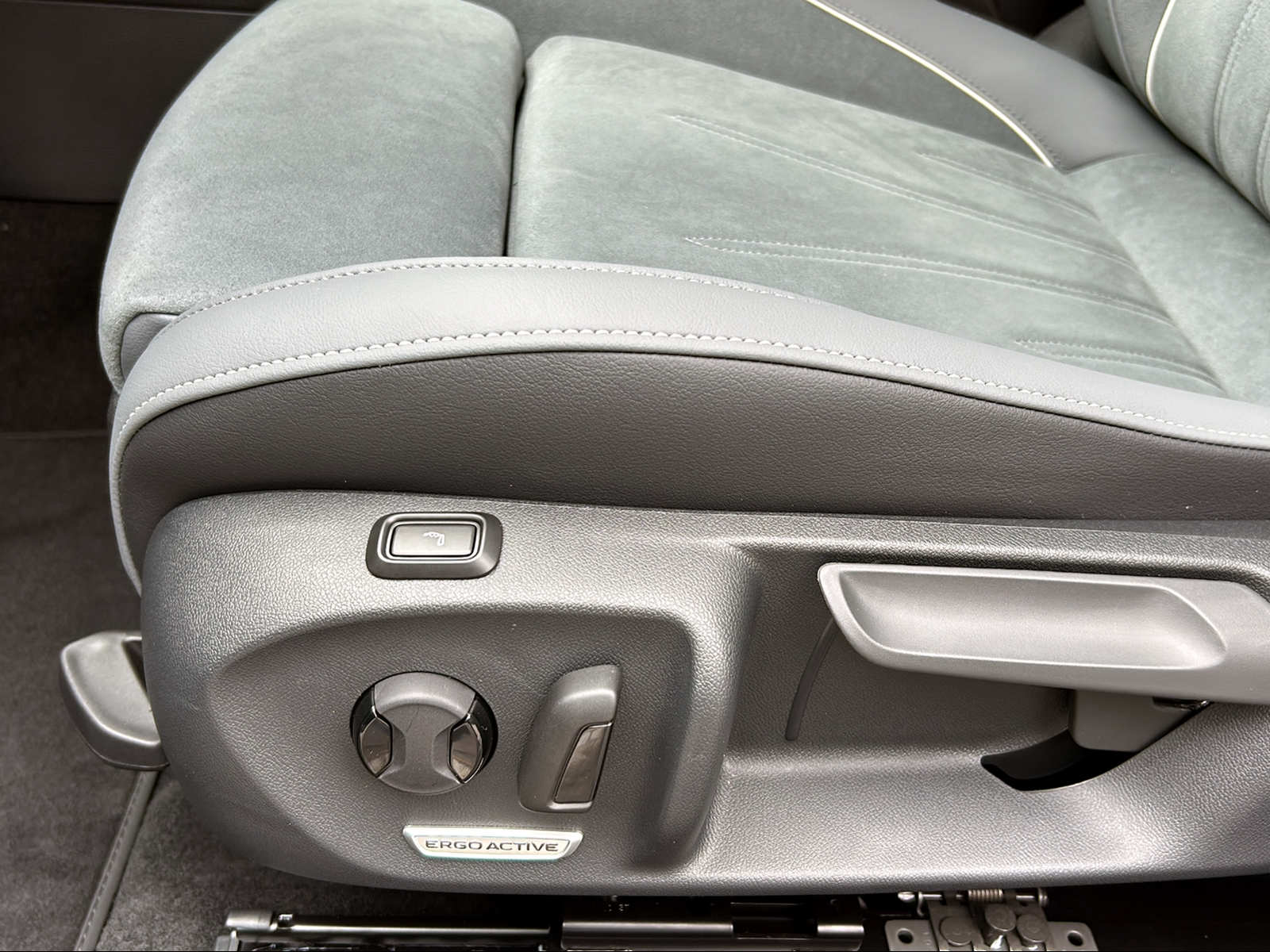 VW Passat Variant Business 1.5 TSI Plug-In-Hybrid GTE DSG-image-13