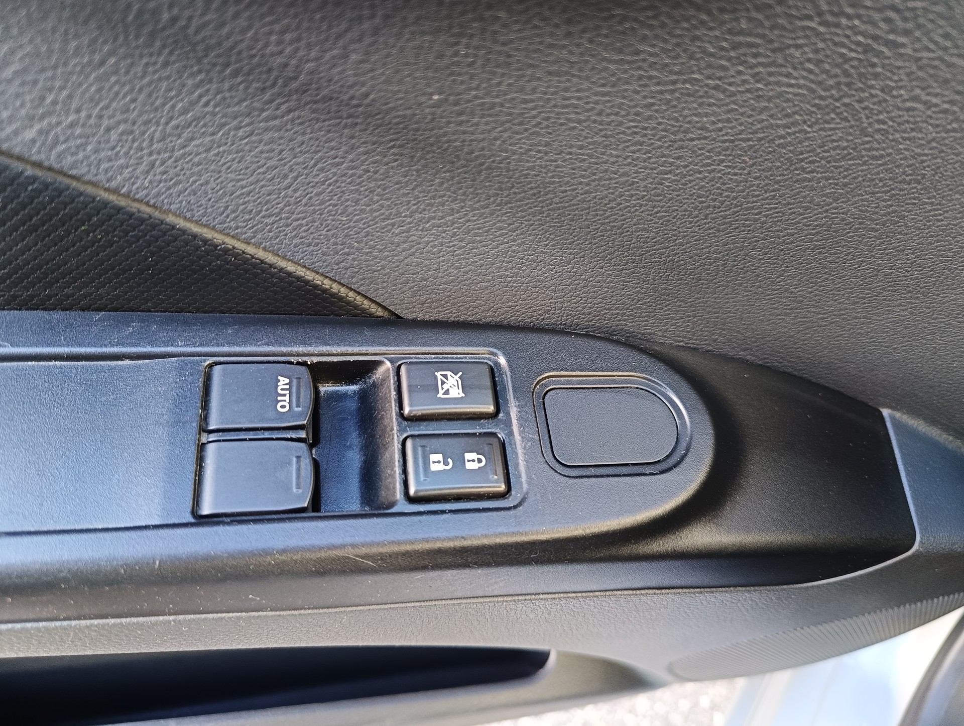 SUZUKI Celerio 1.0 Sergio Cellano Top AGS-image-11