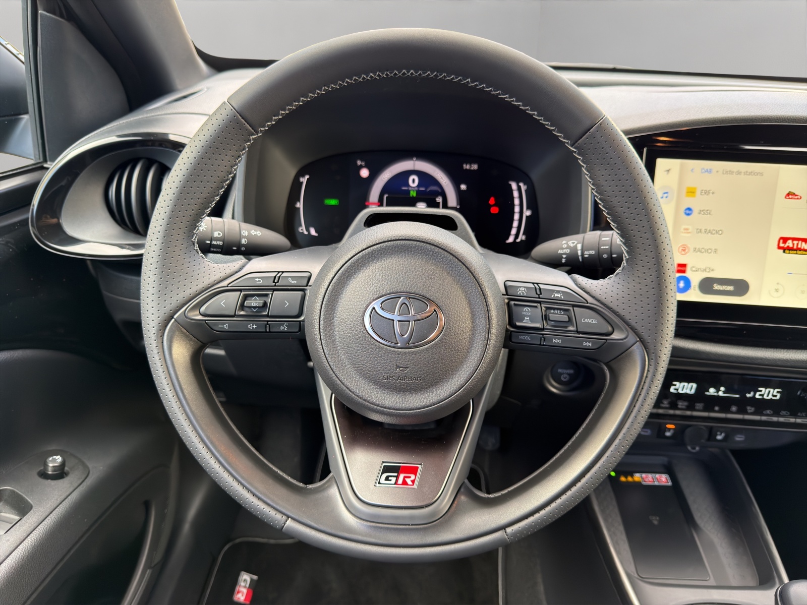 TOYOTA Aygo X 1.5 GR Sport e-CVT-image-9