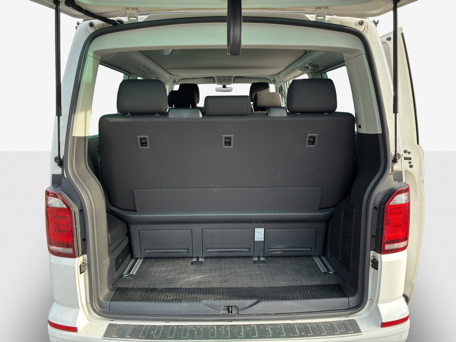 VW T6 California 2.0 Bi-TDI Beach Edition DSG-image-12