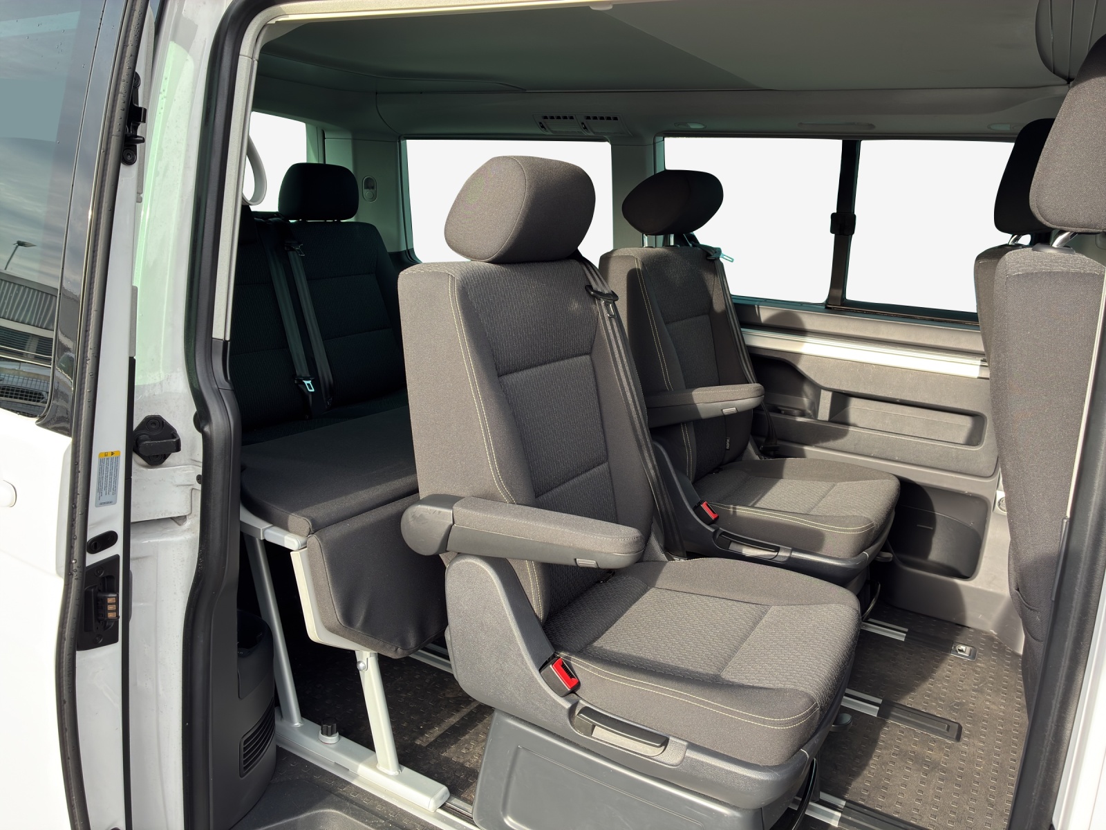 VW T6 California 2.0 Bi-TDI Beach Edition DSG-image-11