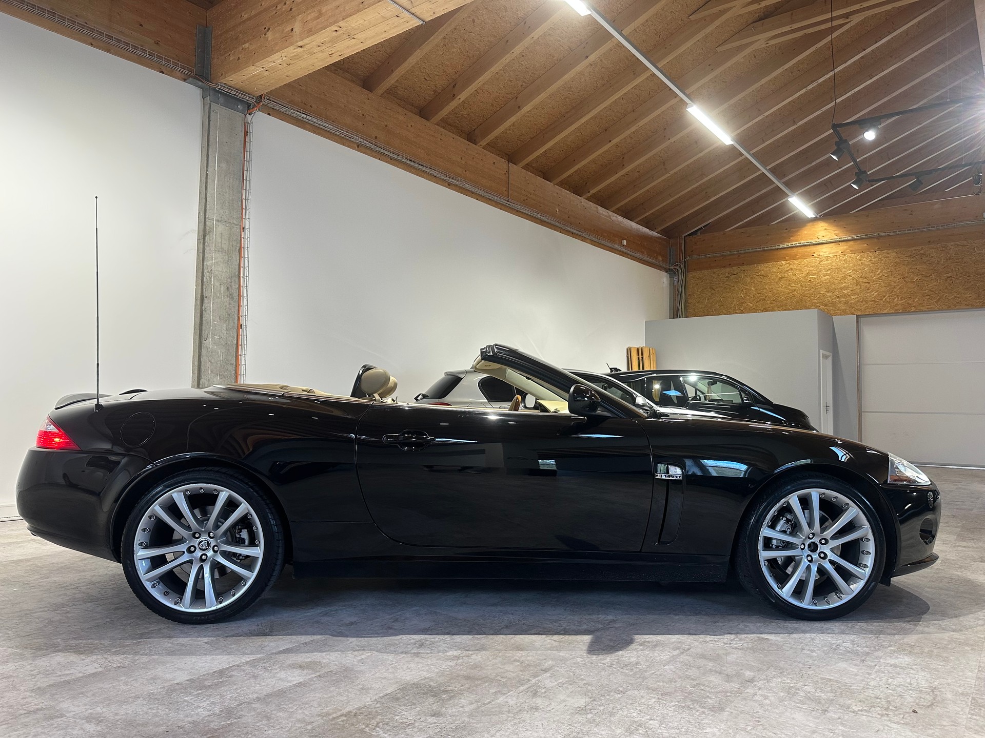 JAGUAR XK 4.2 V8 Convertible Automatic/Nahezu perfekter Zustand!Frisch ab grossem Service und frisch ab MFK!-image-9