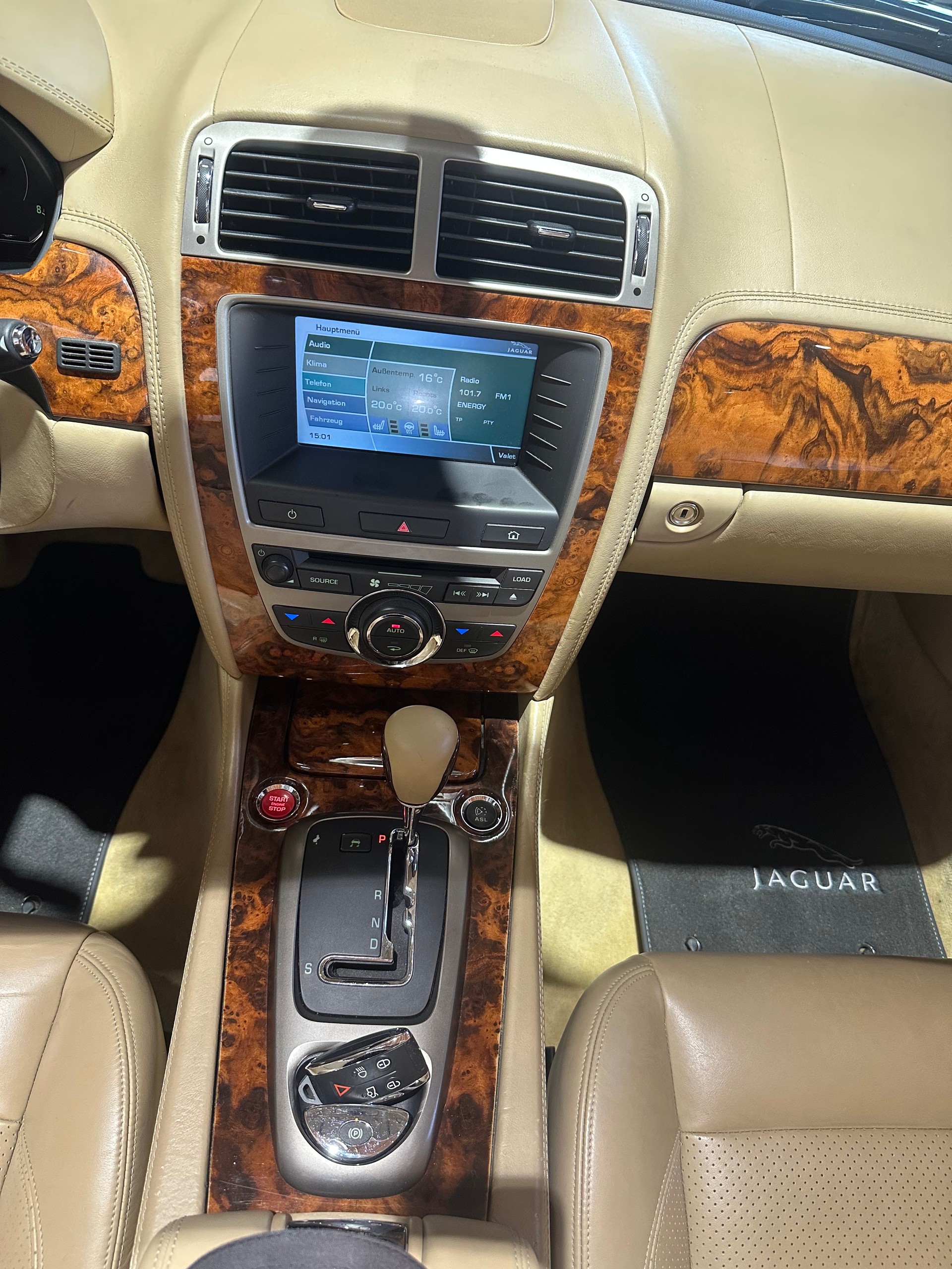 JAGUAR XK 4.2 V8 Convertible Automatic/Nahezu perfekter Zustand!Frisch ab grossem Service und frisch ab MFK!-image-17