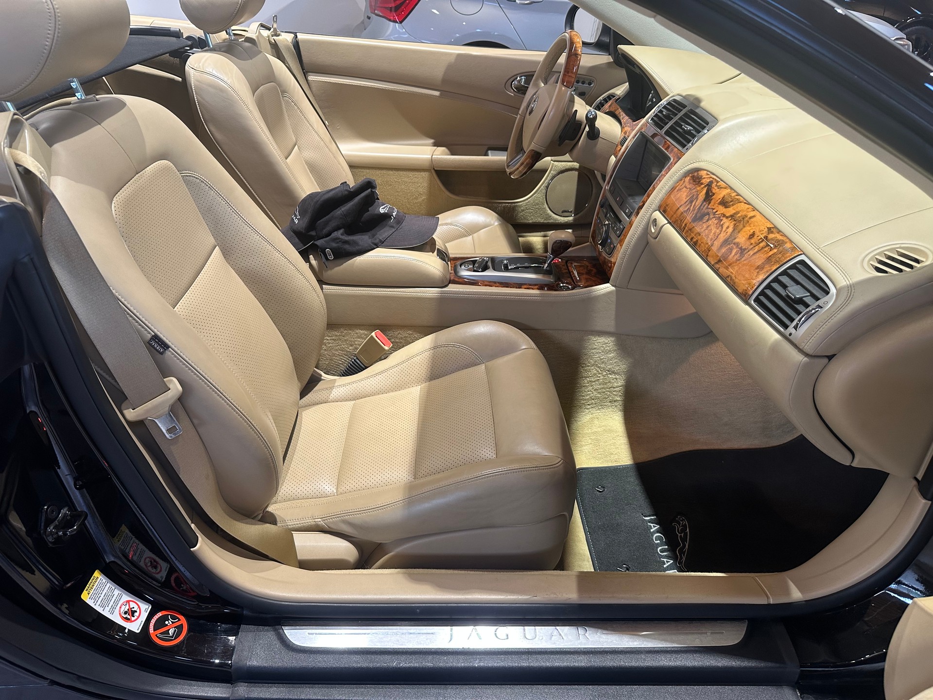 JAGUAR XK 4.2 V8 Convertible Automatic/Nahezu perfekter Zustand!Frisch ab grossem Service und frisch ab MFK!-image-19