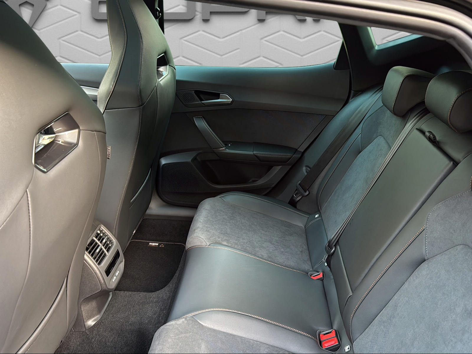 CUPRA Formentor 1.5 e-HYBRID pHEV Prime Edition VZ DSG-image-12