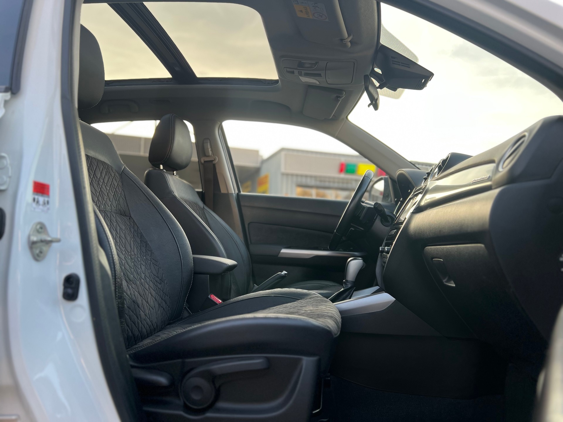 SUZUKI Vitara 1.4 Boosterjet Piz Sulai Top Hybrid Automatic-image-12