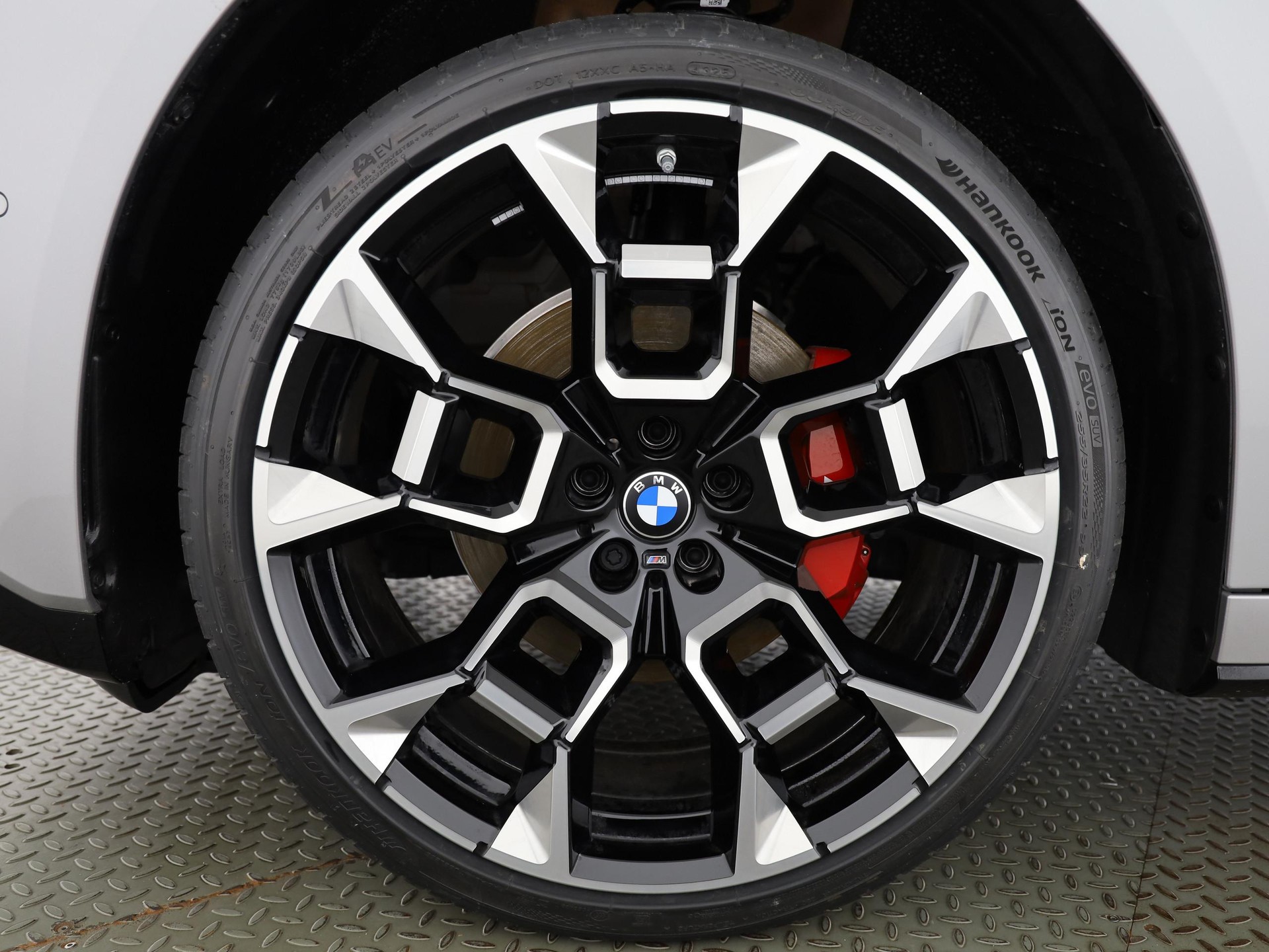 BMW iX3 50 xDrive-image-3