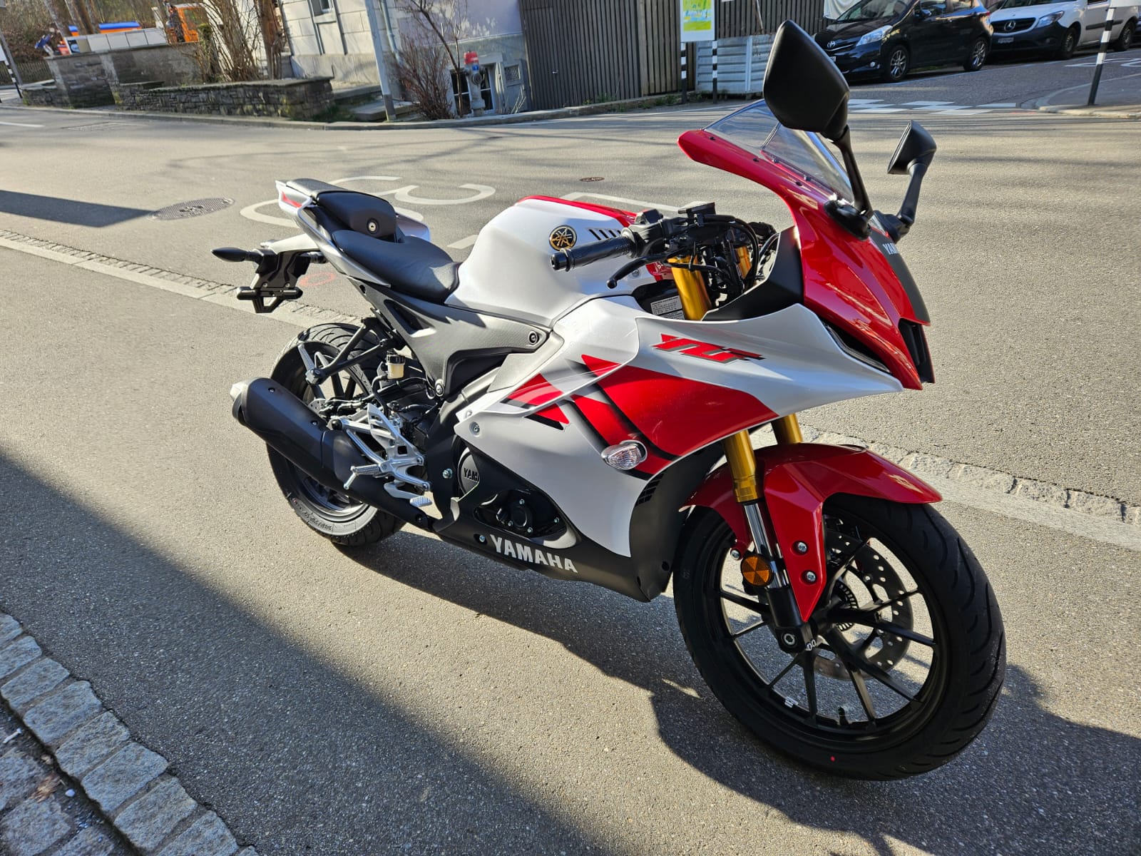 YAMAHA YZF-R 125 ABS 70th Anniversary-showroom-element-2