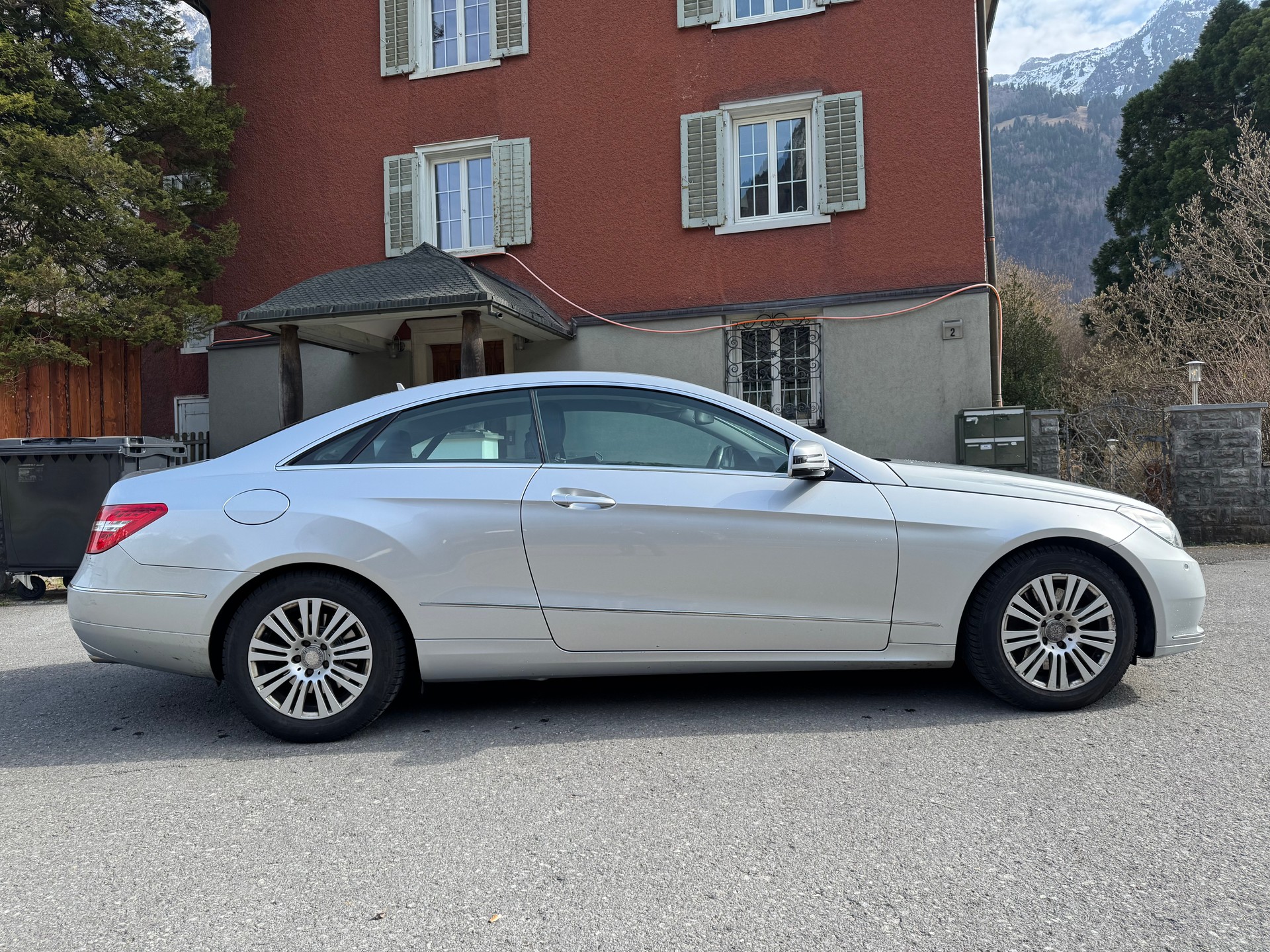 MERCEDES-BENZ E 350 CGI BlueEfficiency 7G-Tronic-image-4